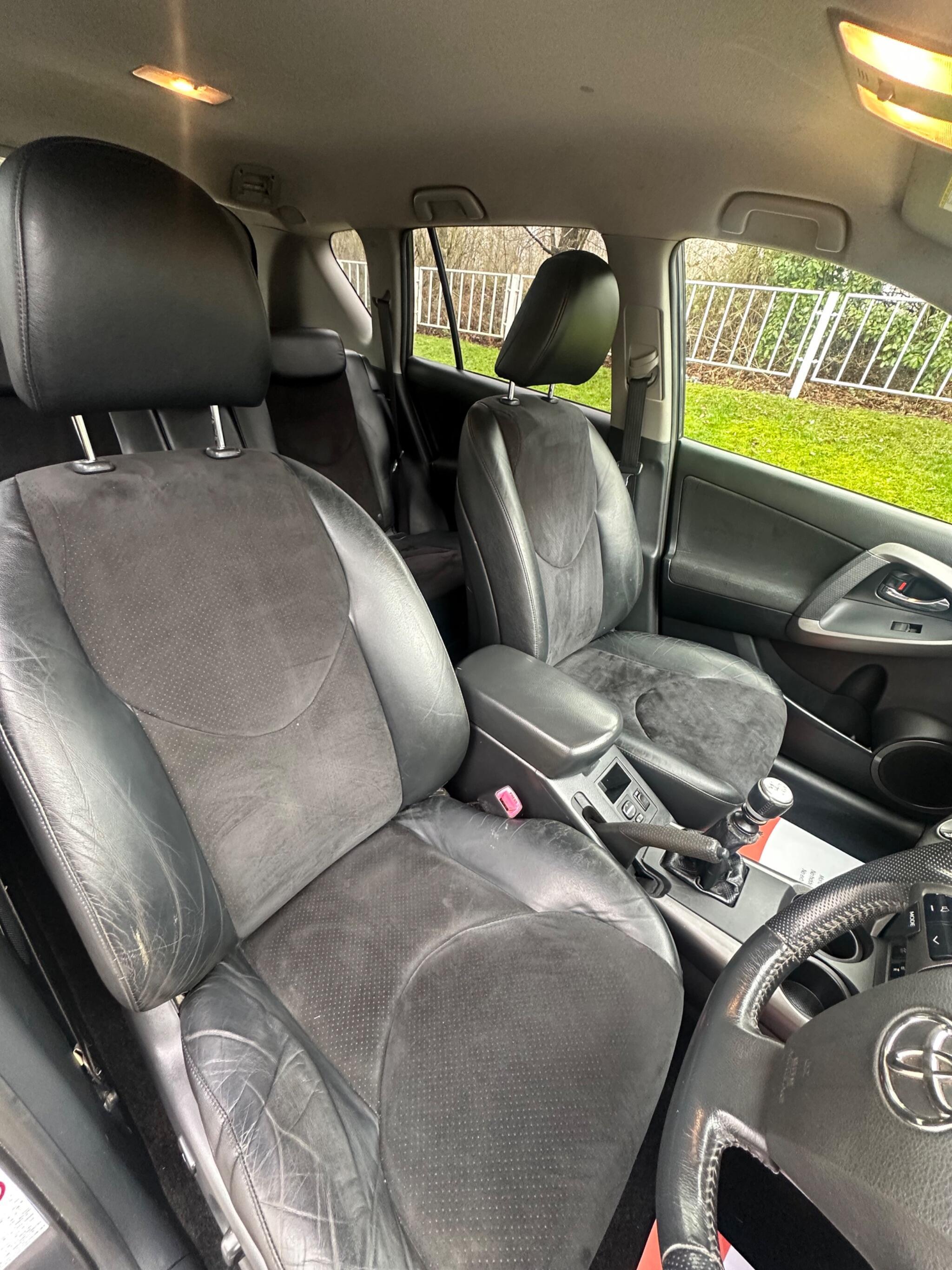 Toyota RAV4 - Image 25