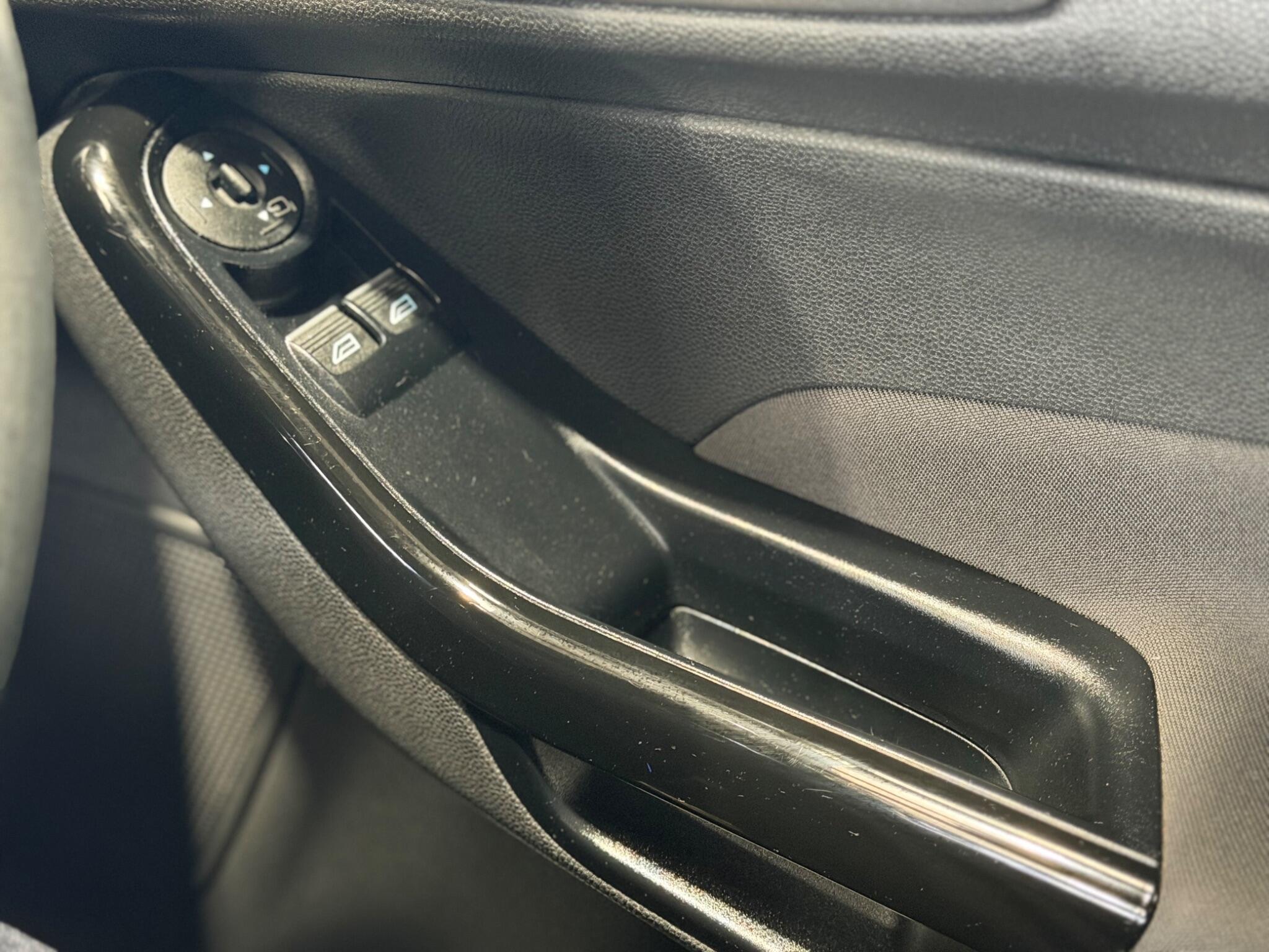 Ford Fiesta - Image 36