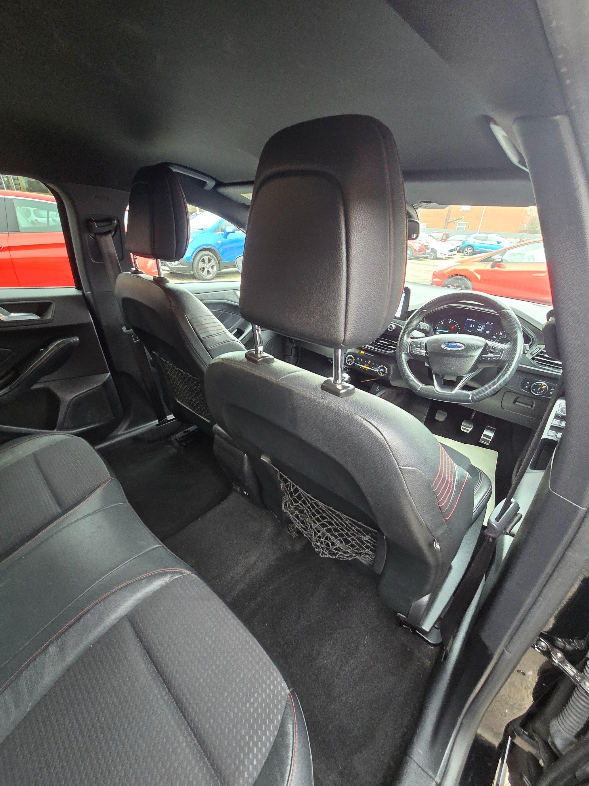 Ford Focus - Image 36