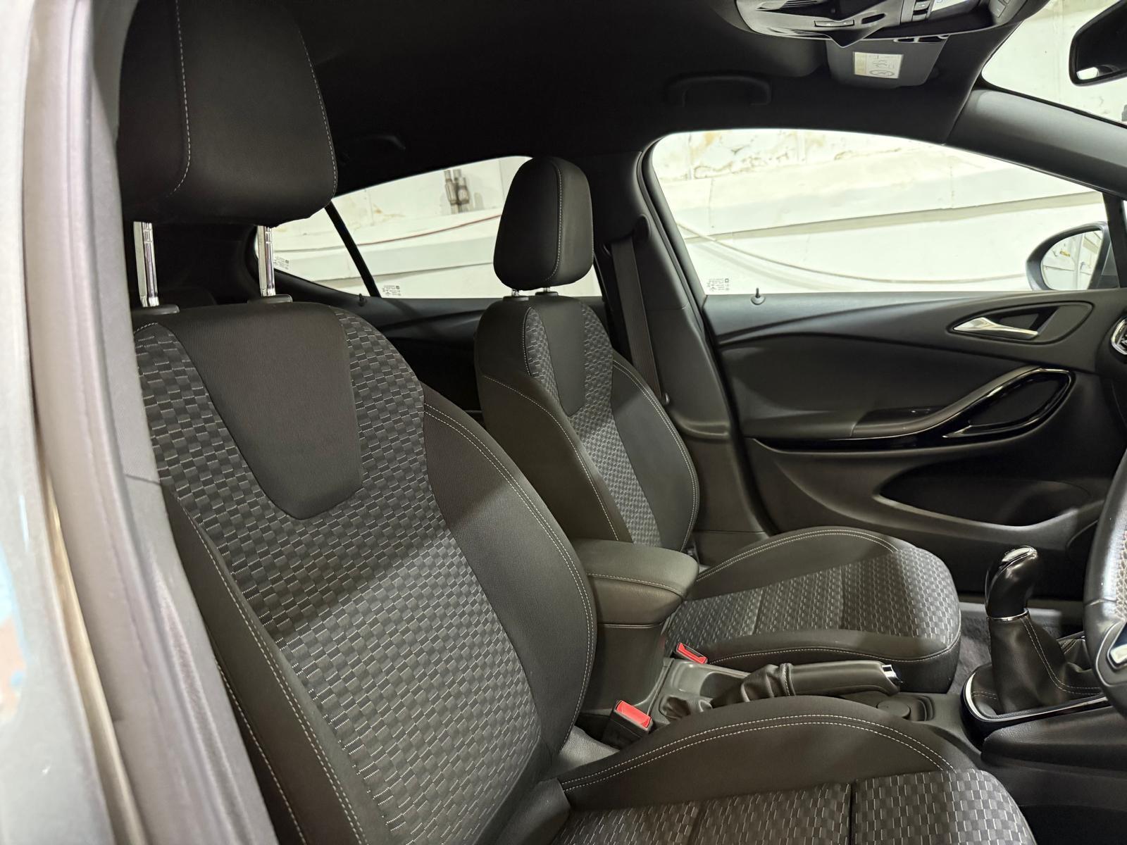 Vauxhall Astra - Image 19