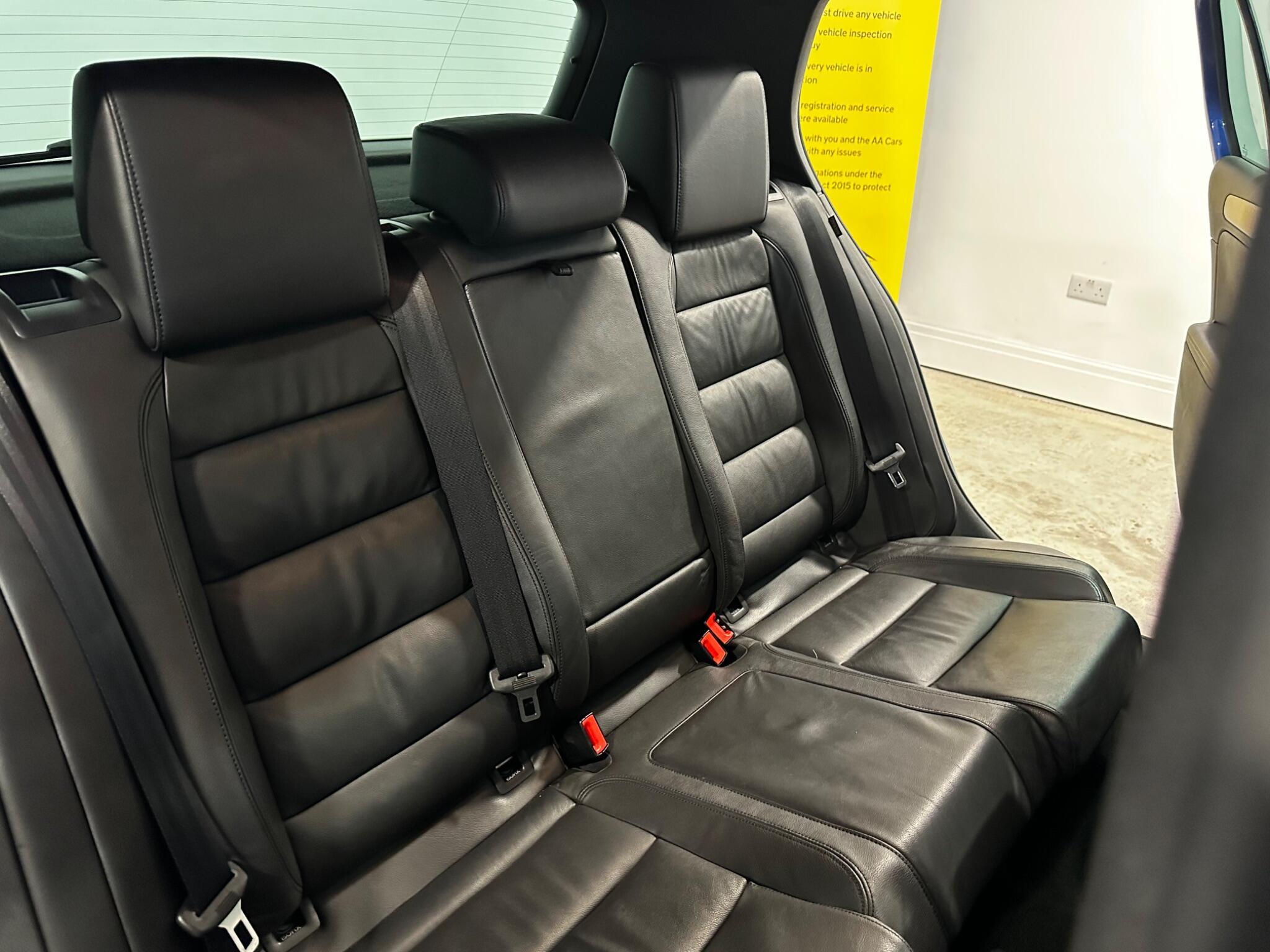 Volkswagen Golf - Image 22
