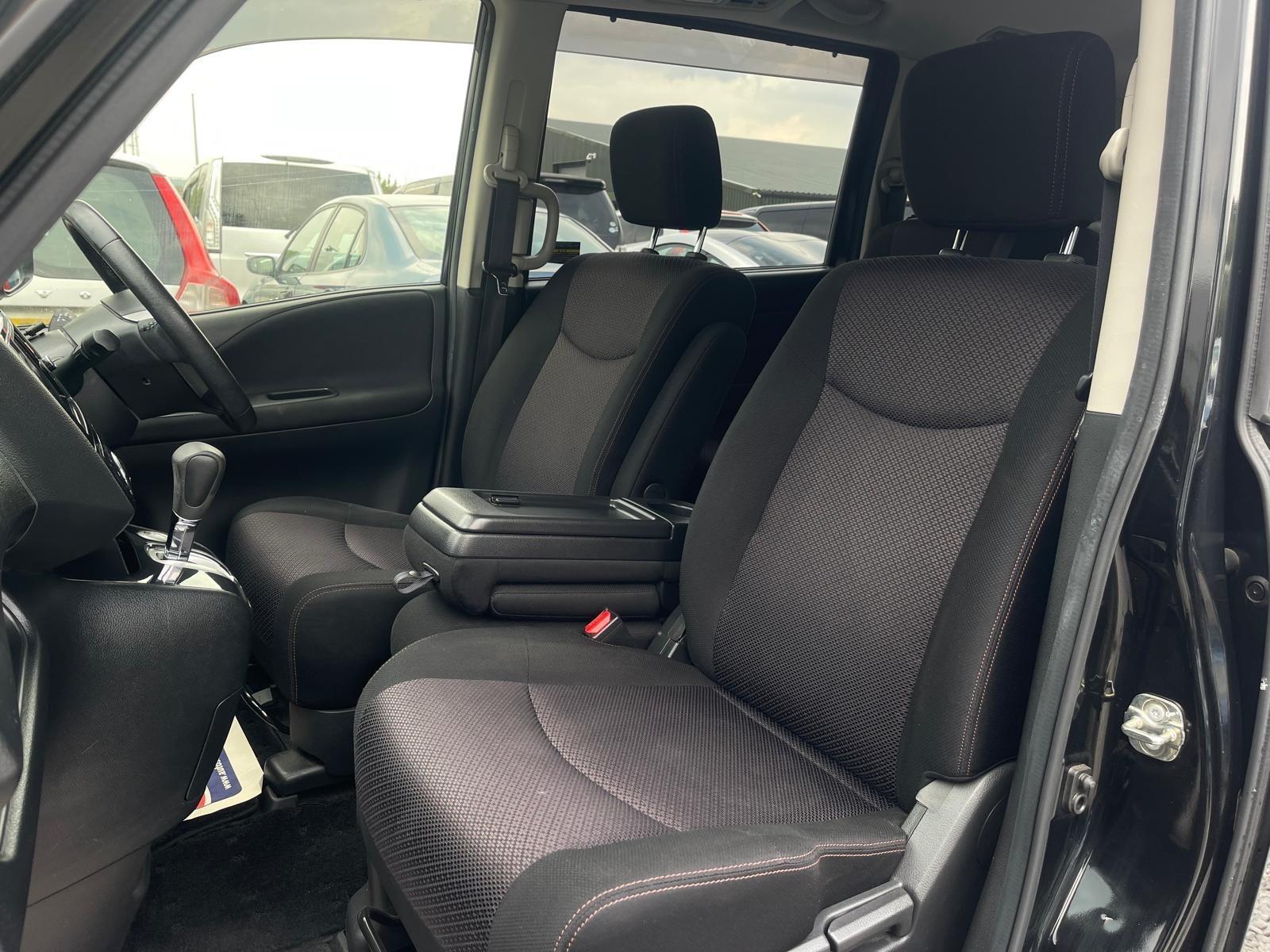 Nissan Serena - Image 12