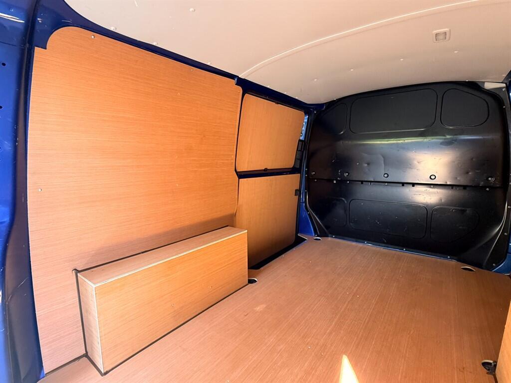 Volkswagen Transporter - Image 14