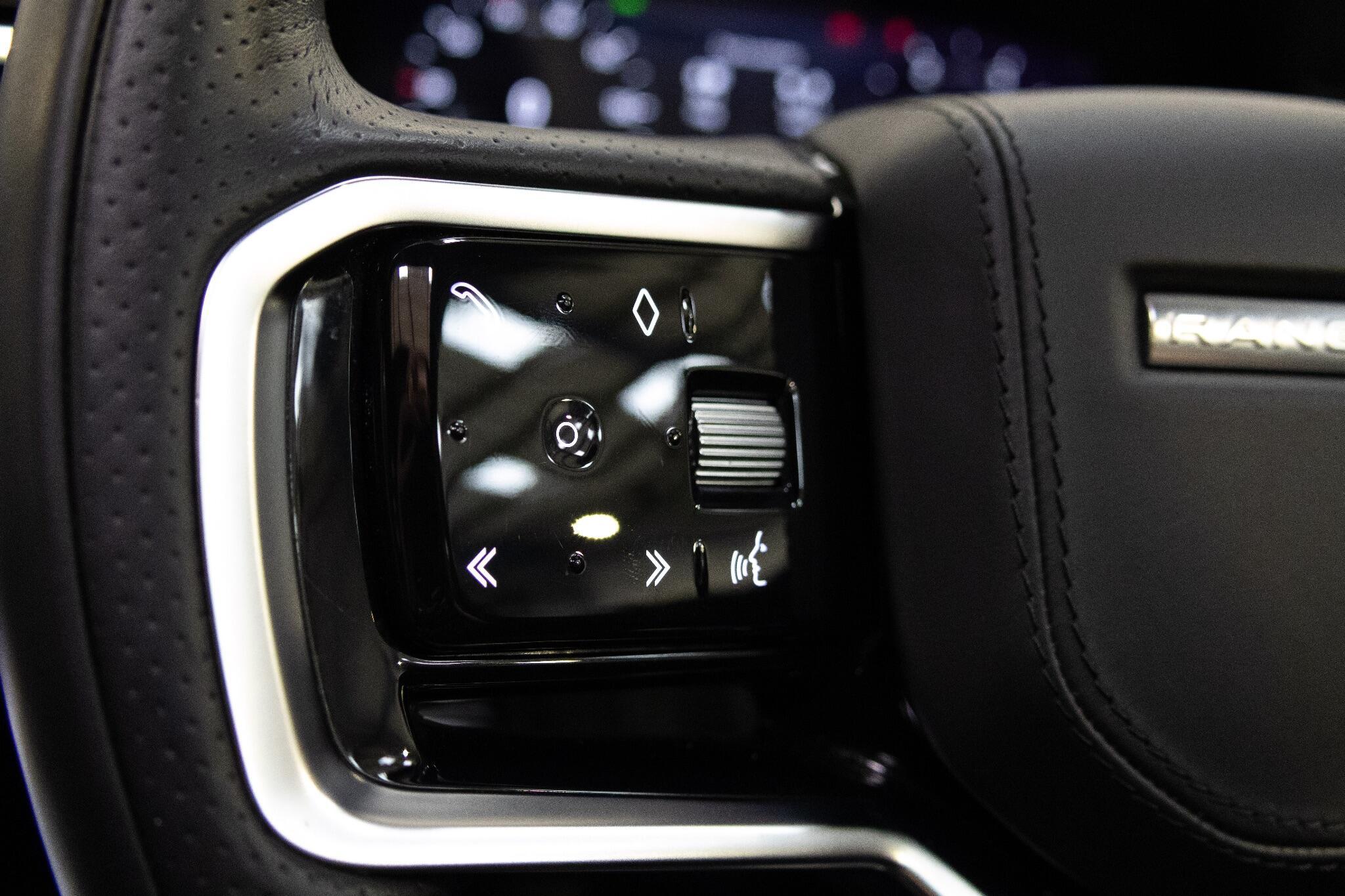 Land Rover Range Rover Velar - Image 32