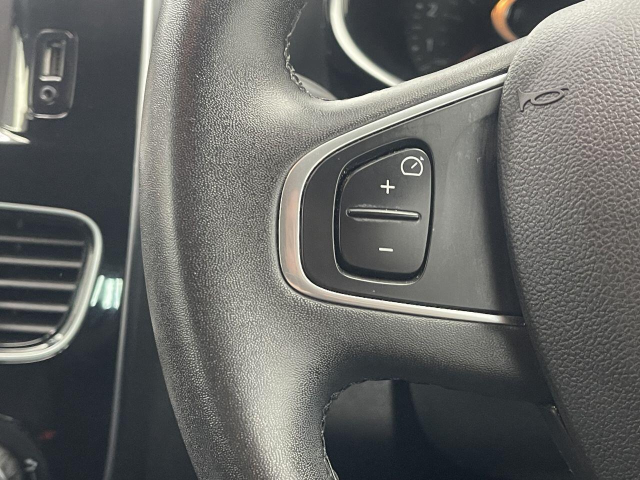 Renault Clio - Image 32