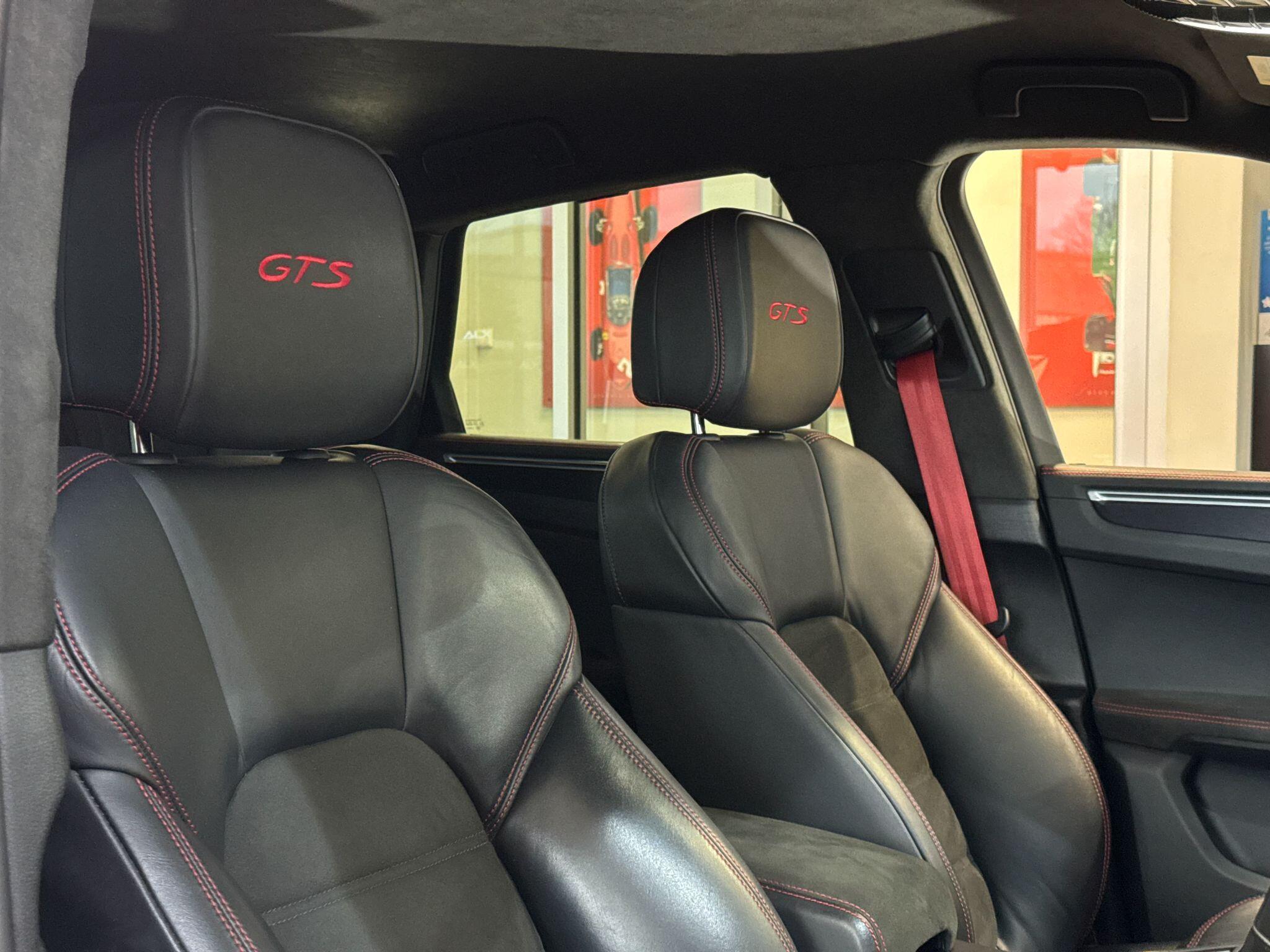 Porsche Macan - Image 27