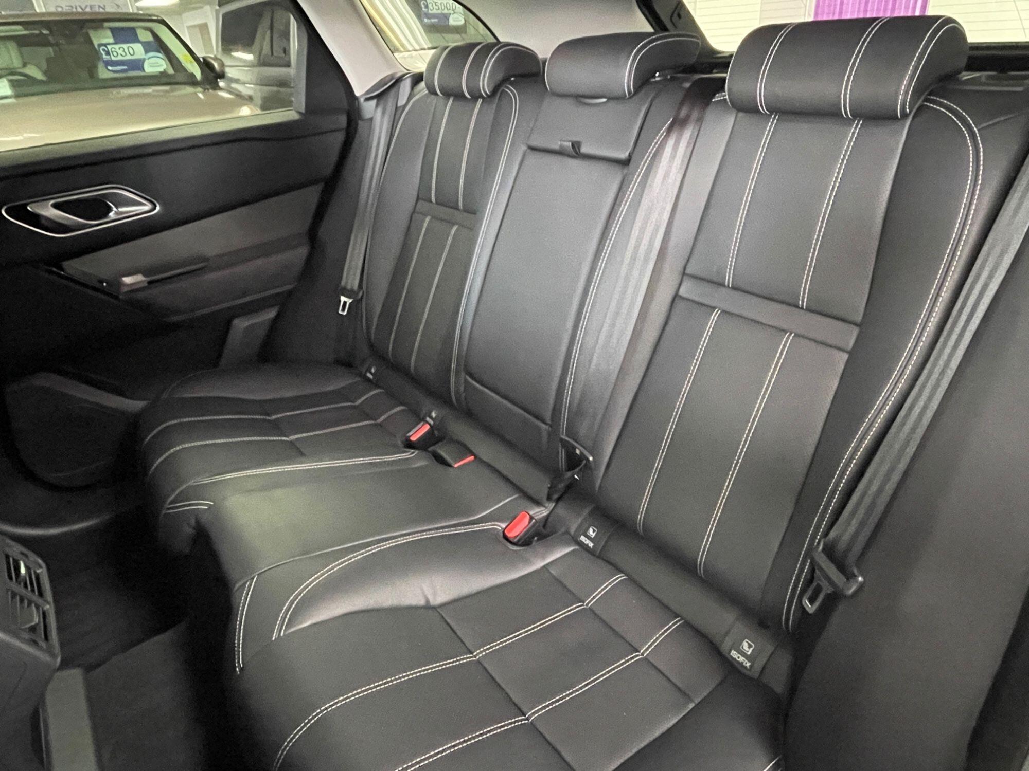 Land Rover Range Rover Velar - Image 32