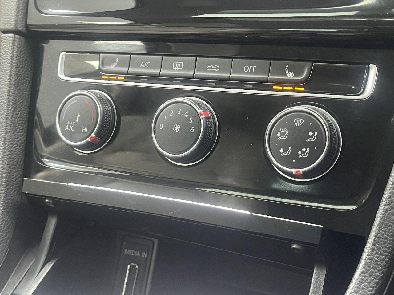 Volkswagen Golf - Image 33