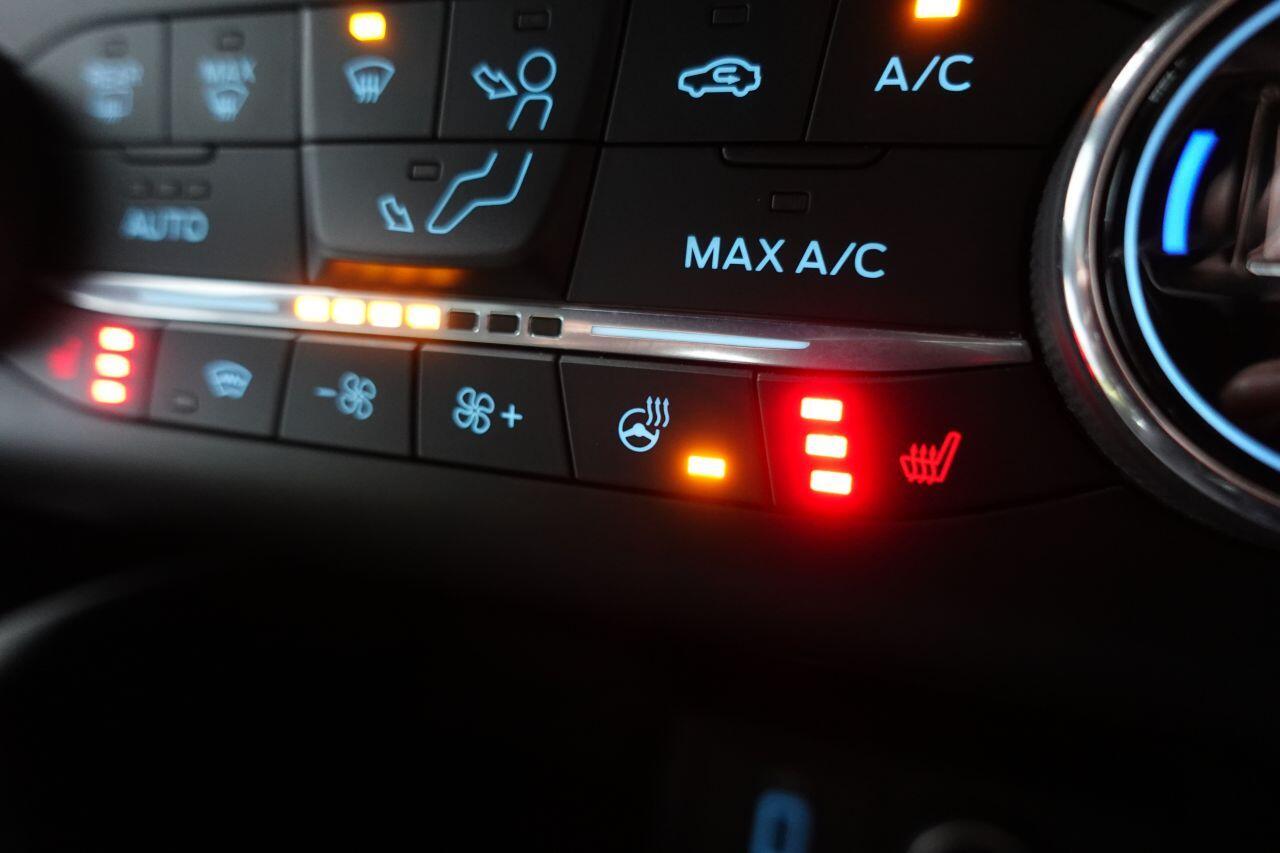 Ford Focus - Image 39