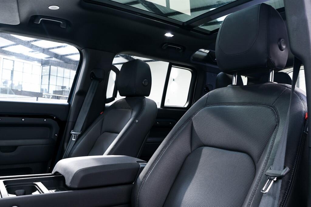 Land Rover Defender 110 - Image 23
