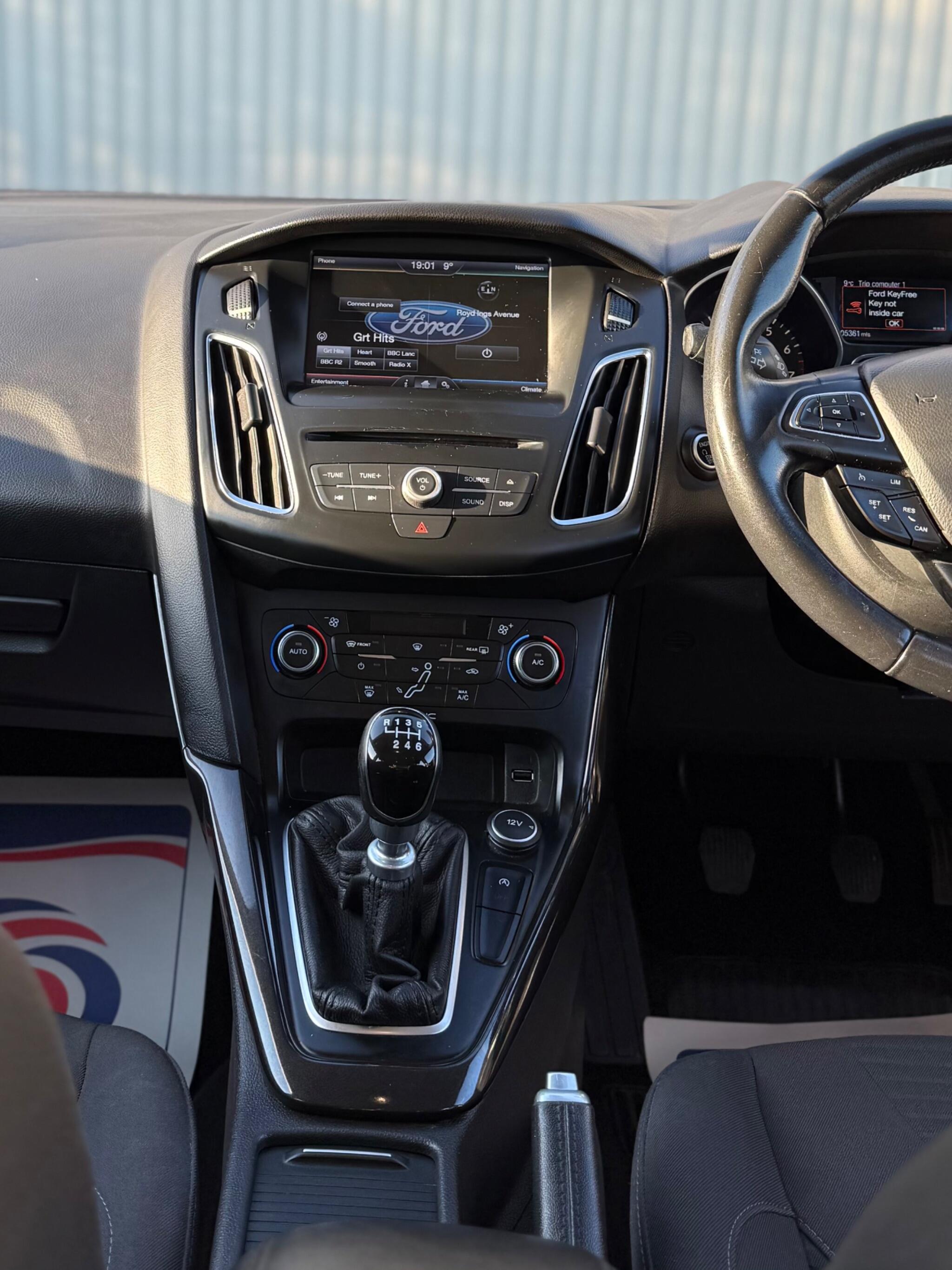 Ford Focus - Image 25