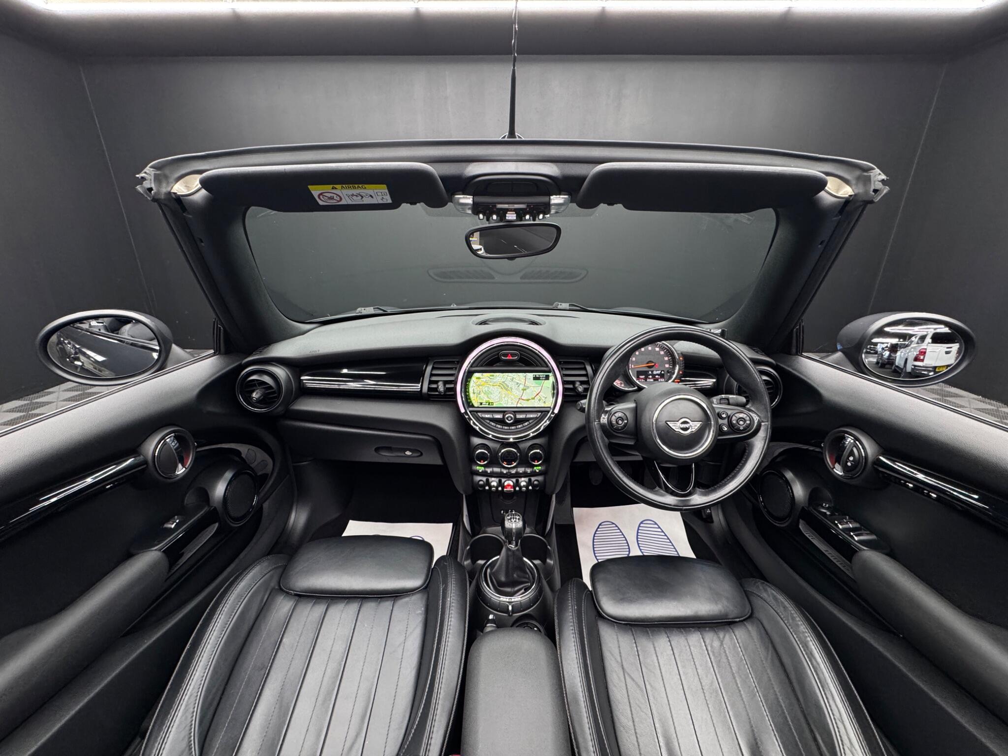 MINI Convertible - Image 16
