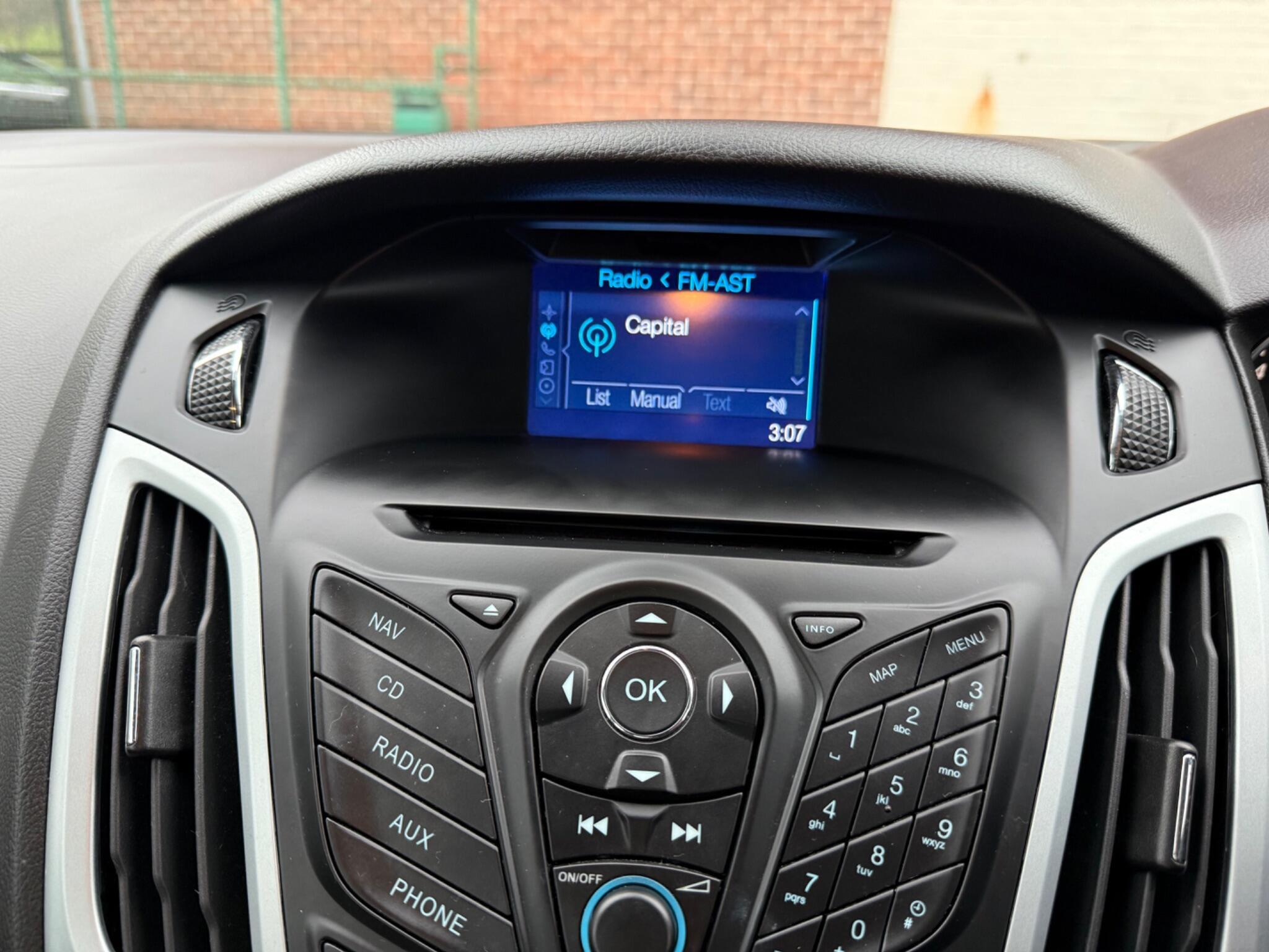 Ford Focus - Image 11