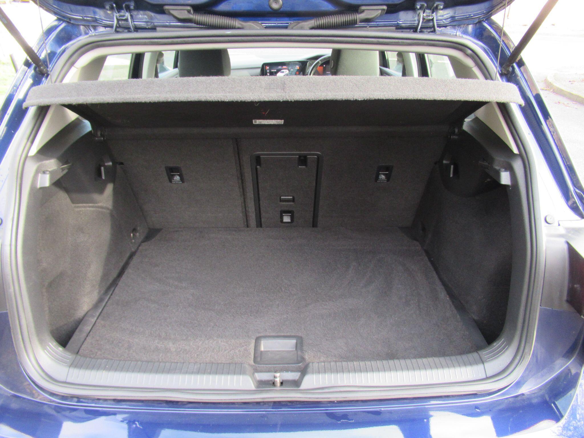 Volkswagen Golf - Image 12