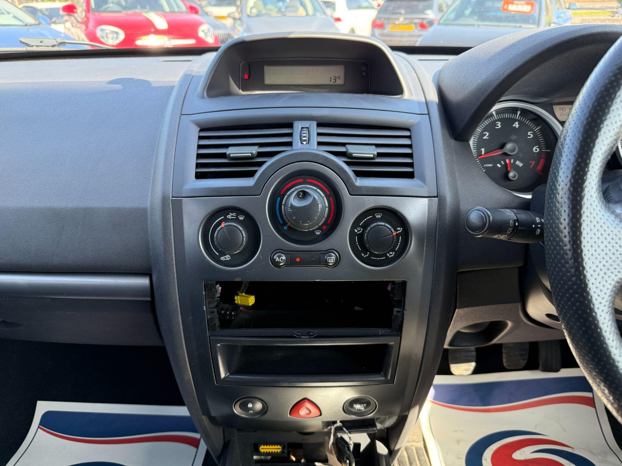 Renault Megane - Image 39