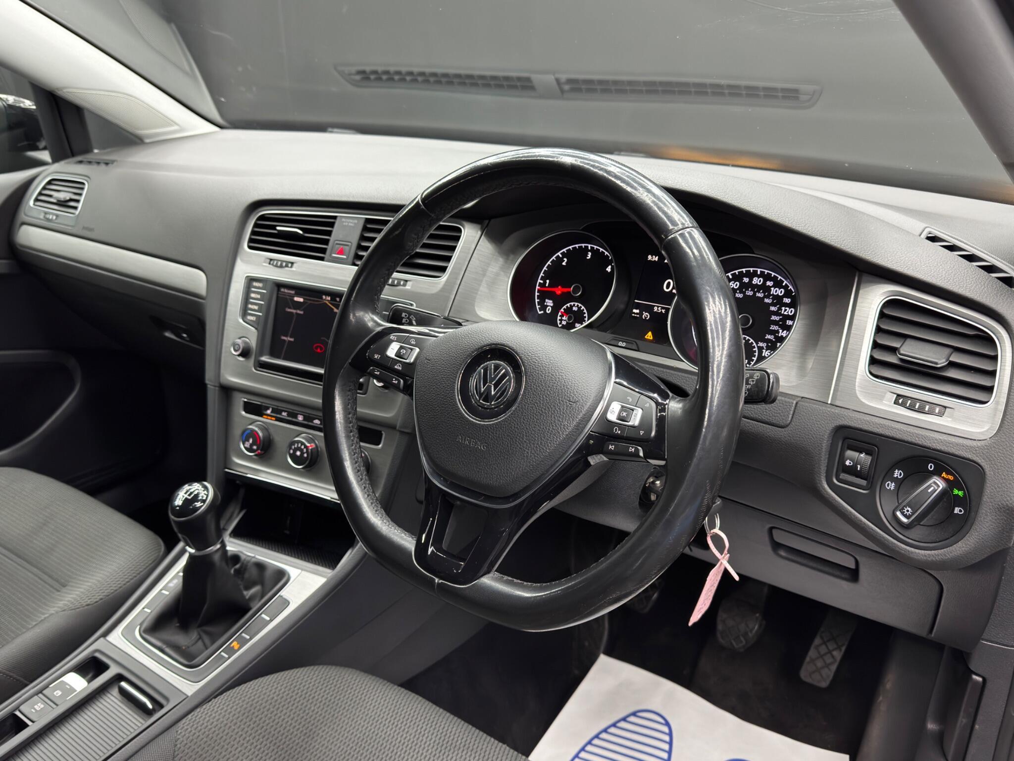 Volkswagen Golf - Image 9