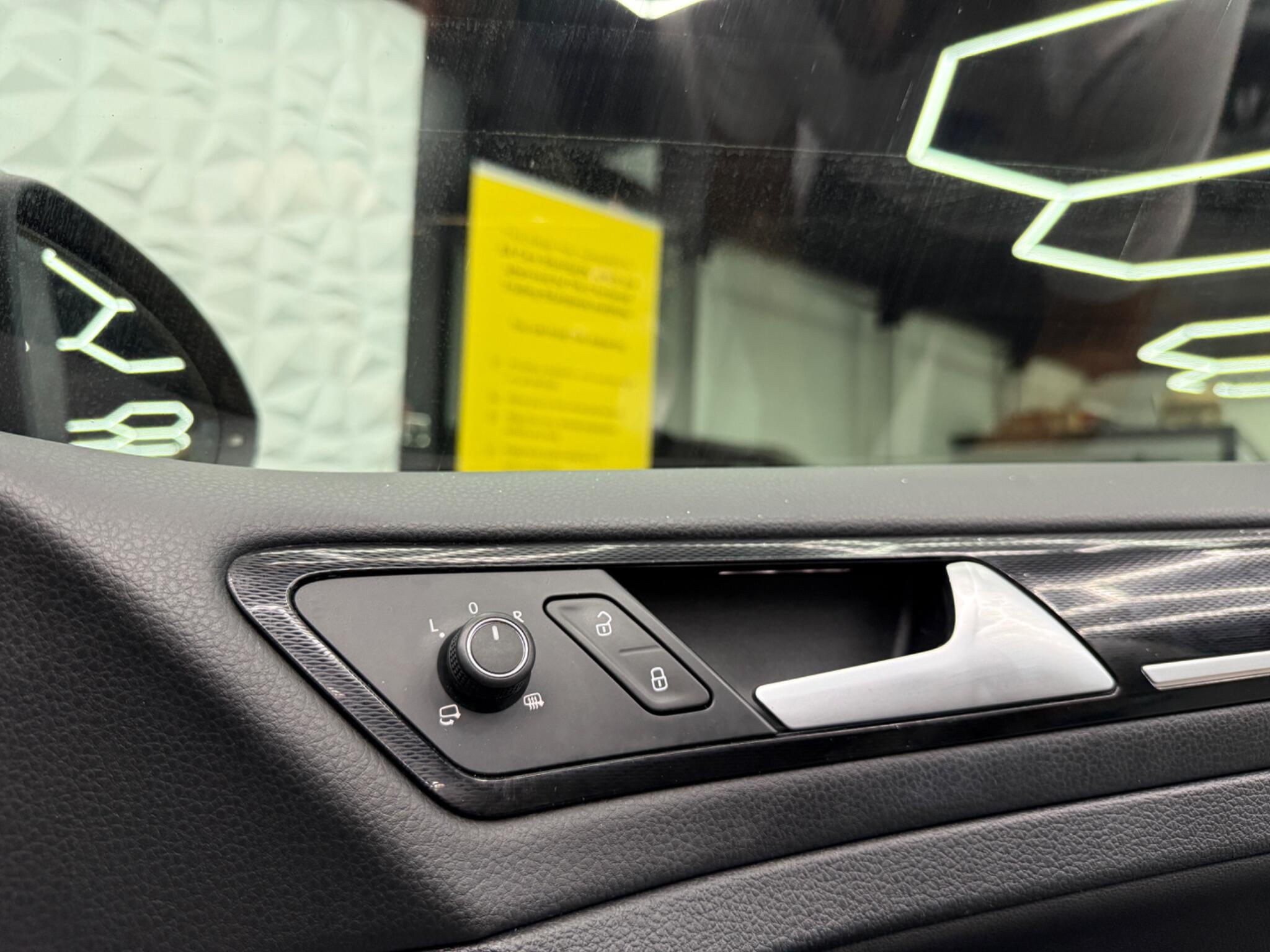 Volkswagen Golf - Image 33