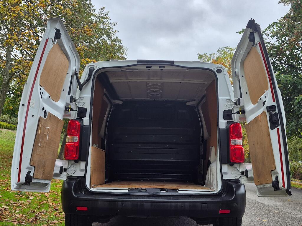 Vauxhall Vivaro - Image 9