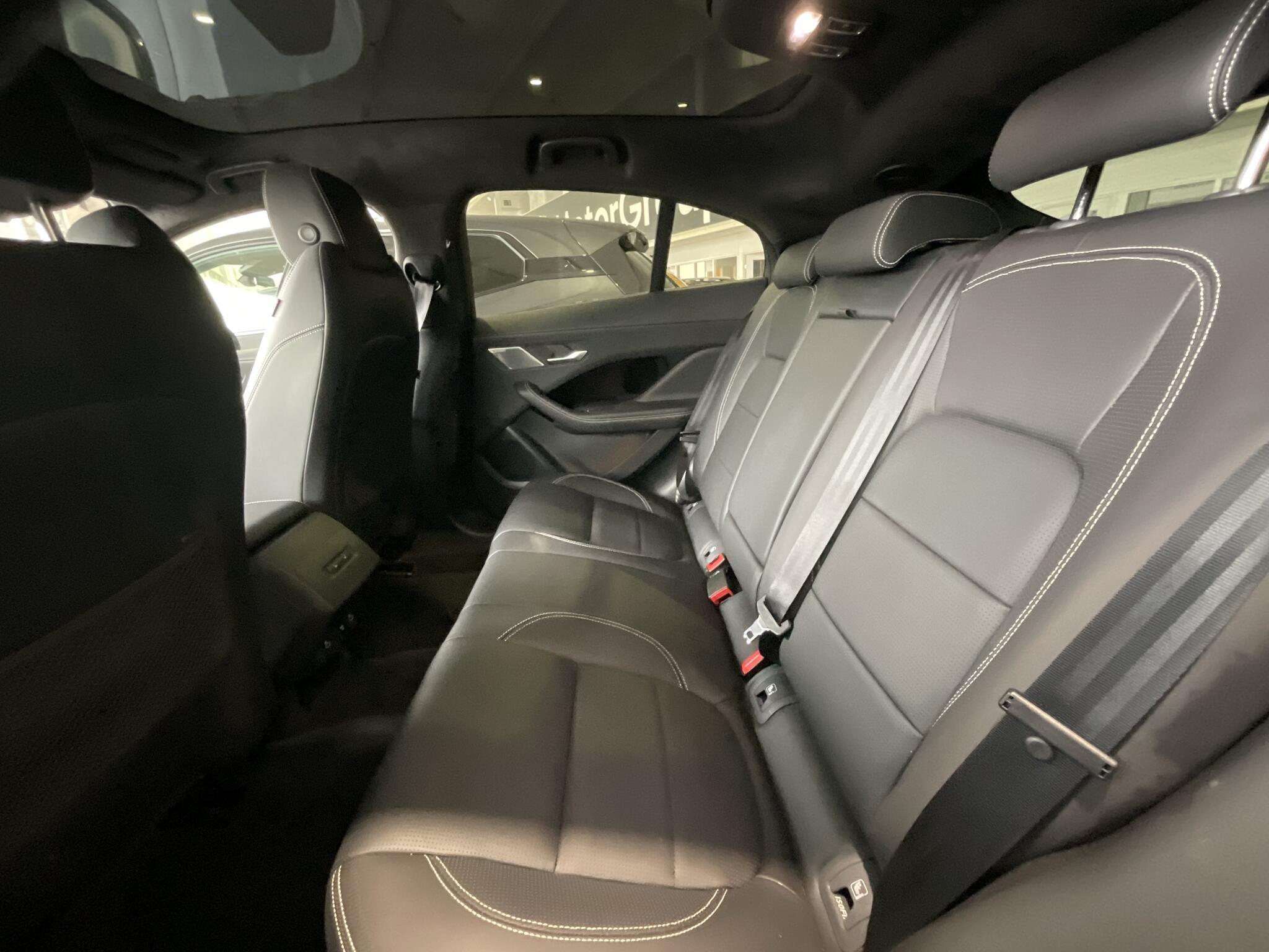 Jaguar I-Pace - Image 15