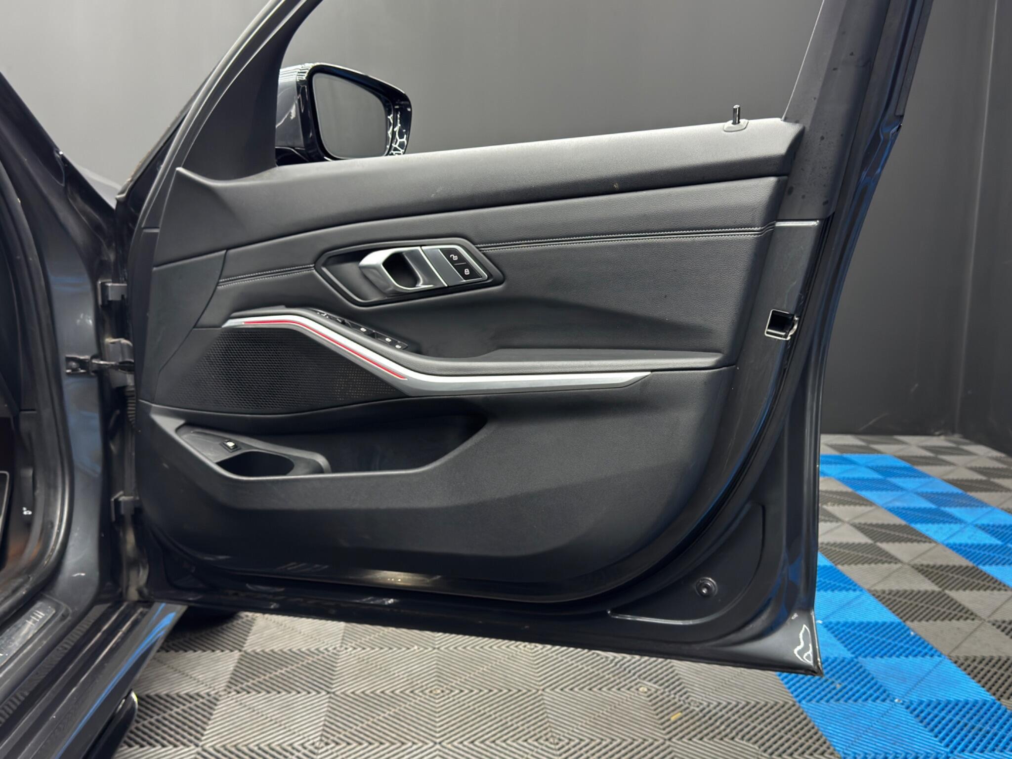 BMW 3 Series - Image 40