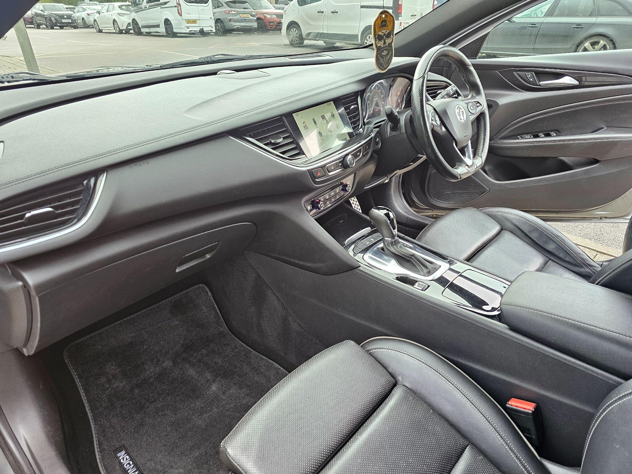 Vauxhall Insignia - Image 16