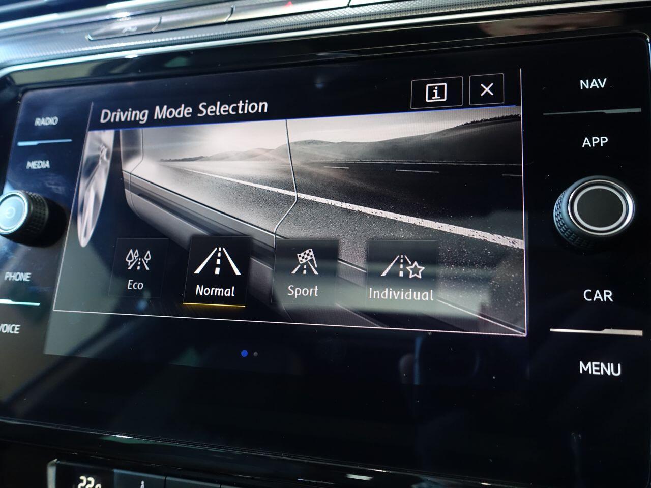 Volkswagen Passat - Image 40