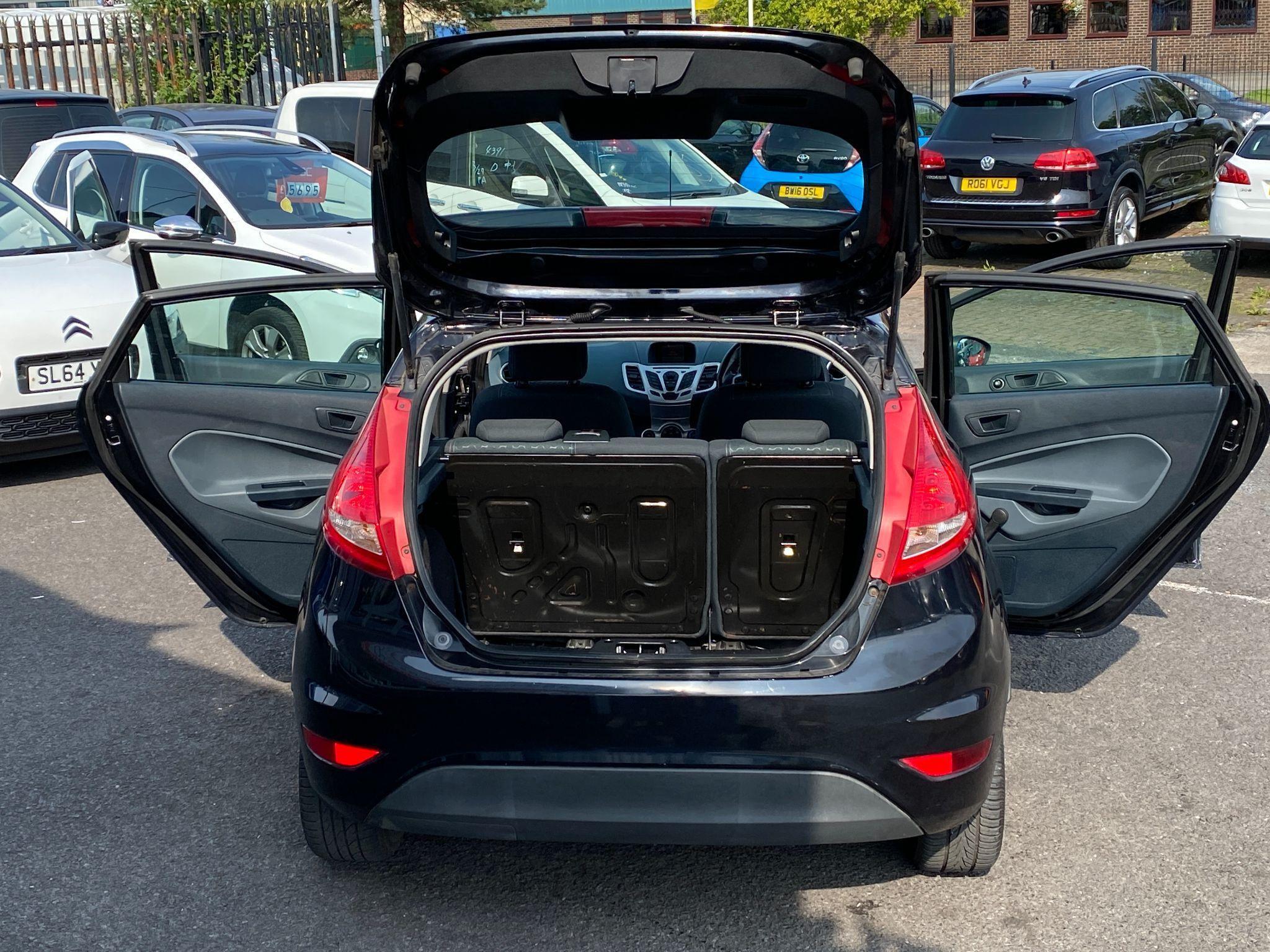 Ford Fiesta - Image 20