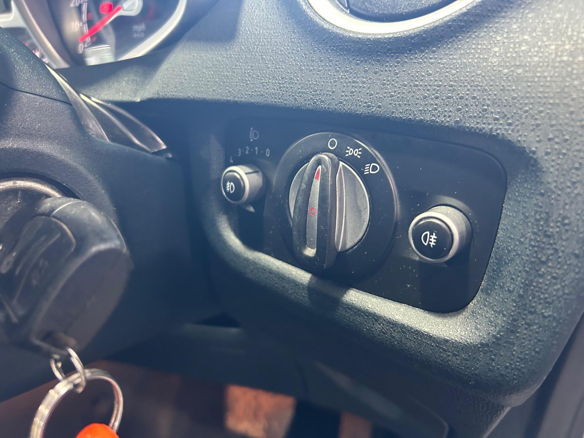 Ford Fiesta - Image 11