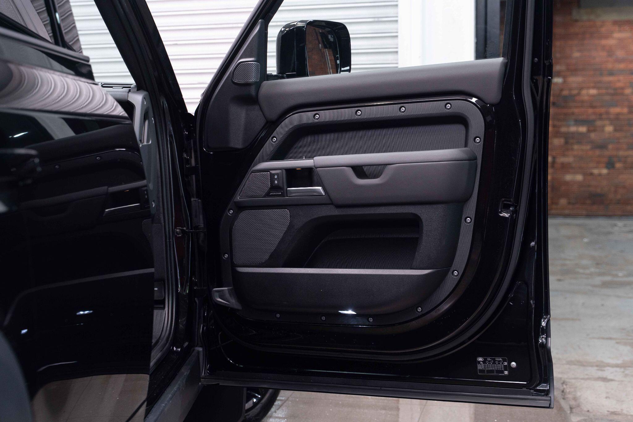 Land Rover Defender 110 - Image 23