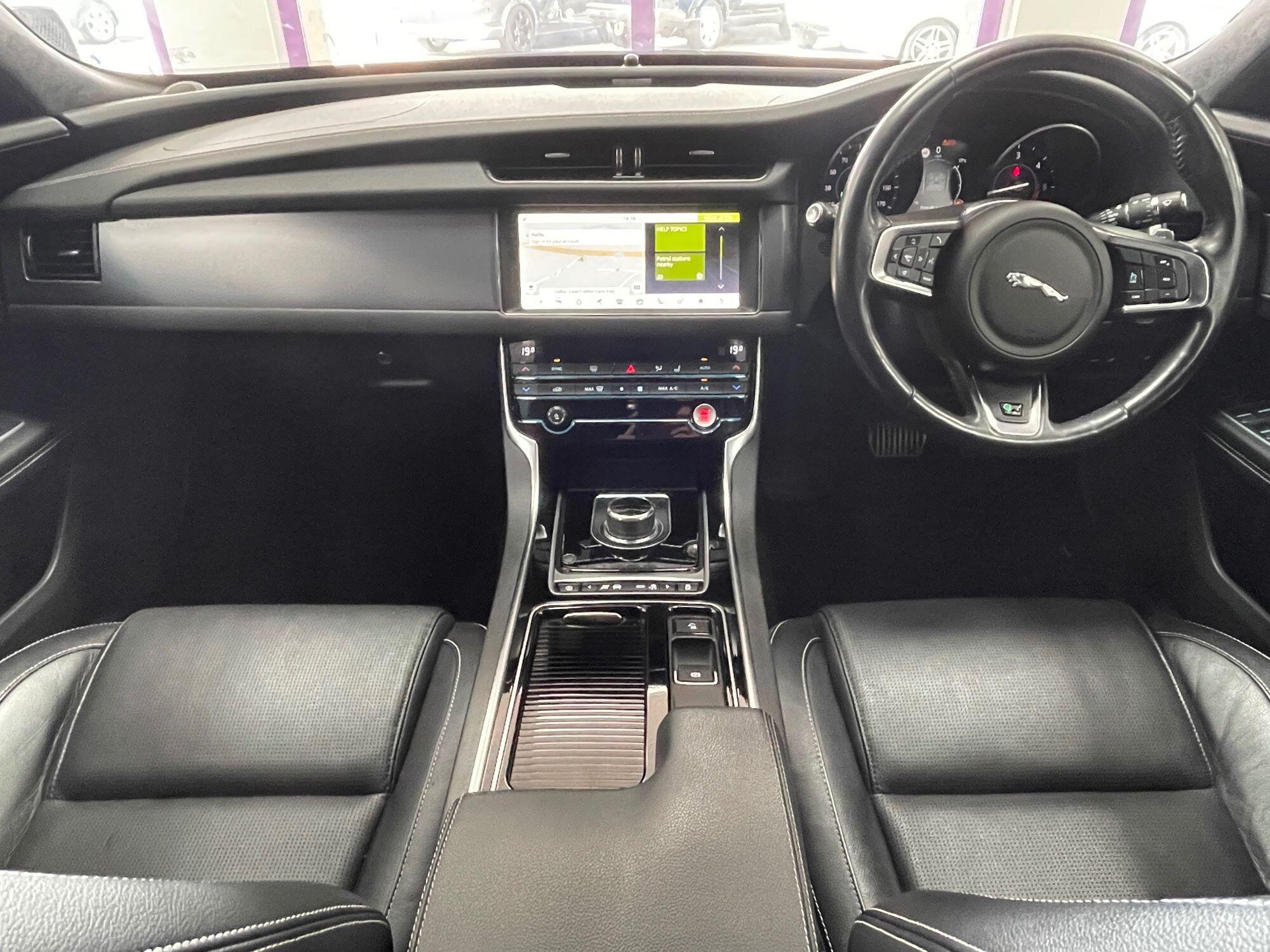 Jaguar XF - Image 2