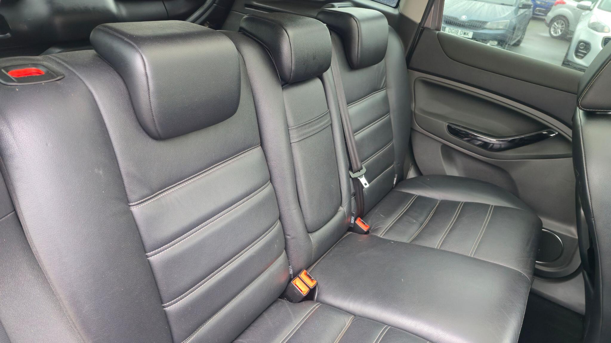Ford Kuga - Image 19