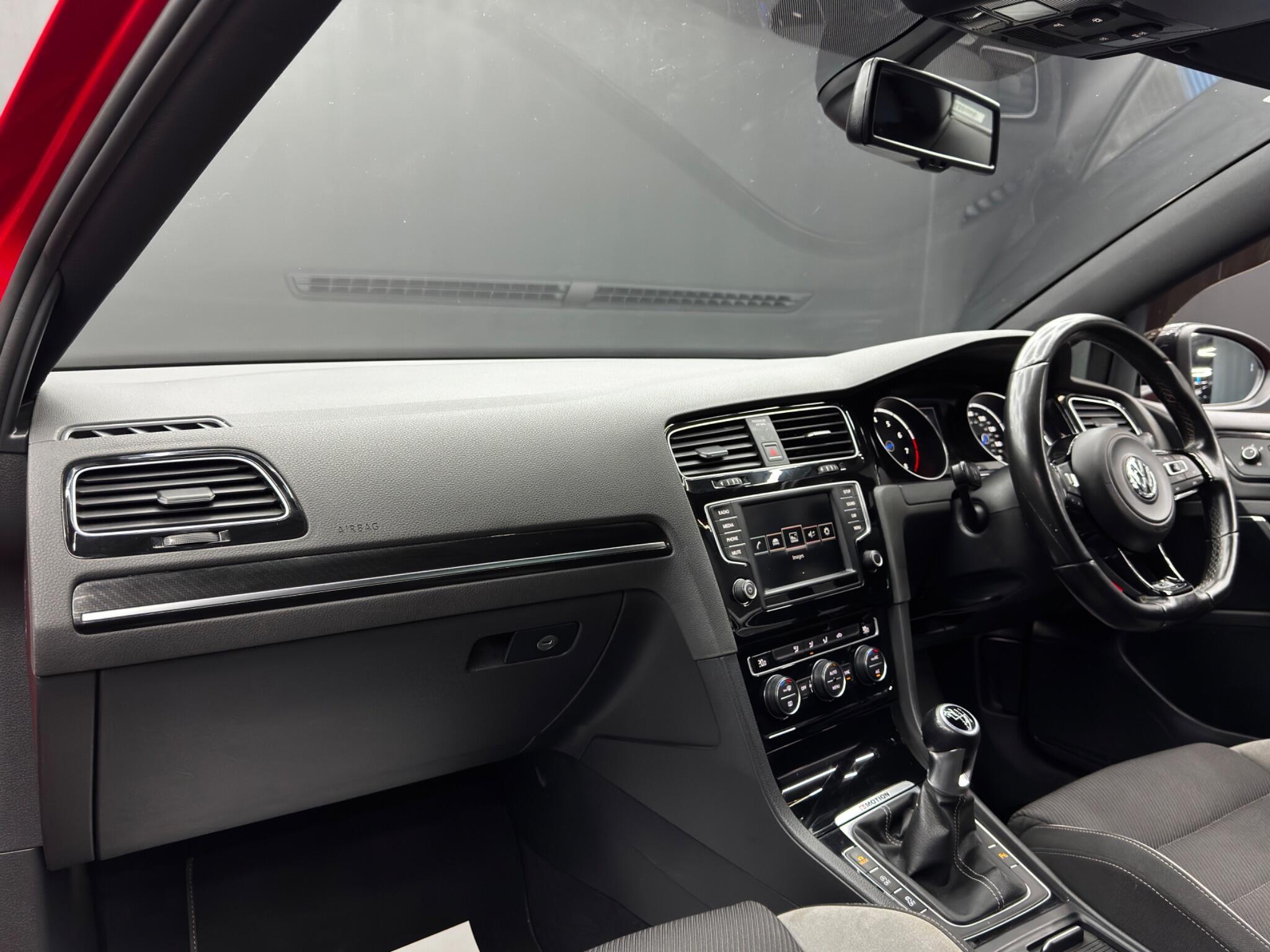 Volkswagen Golf - Image 11
