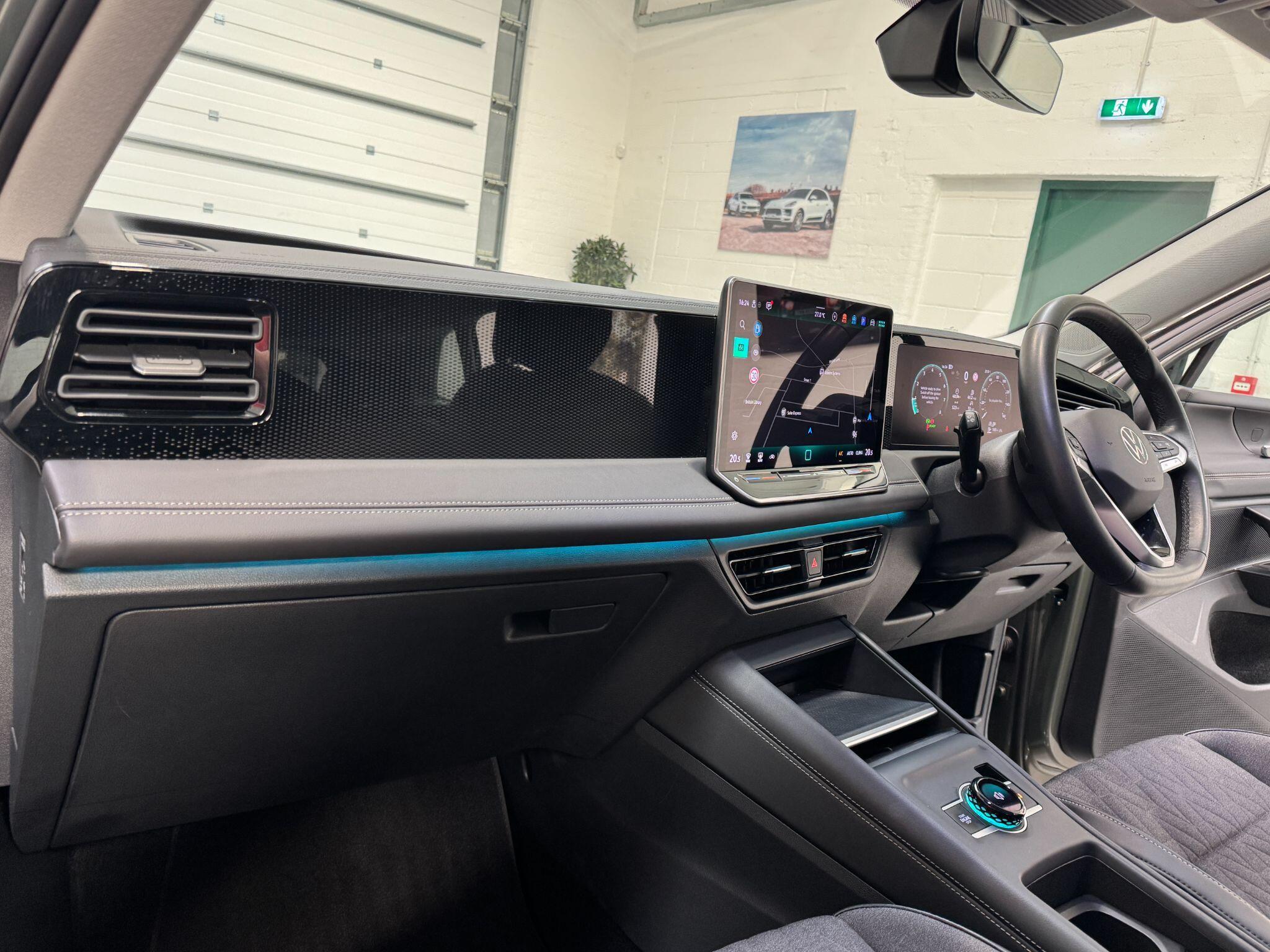 Volkswagen Tiguan - Image 20