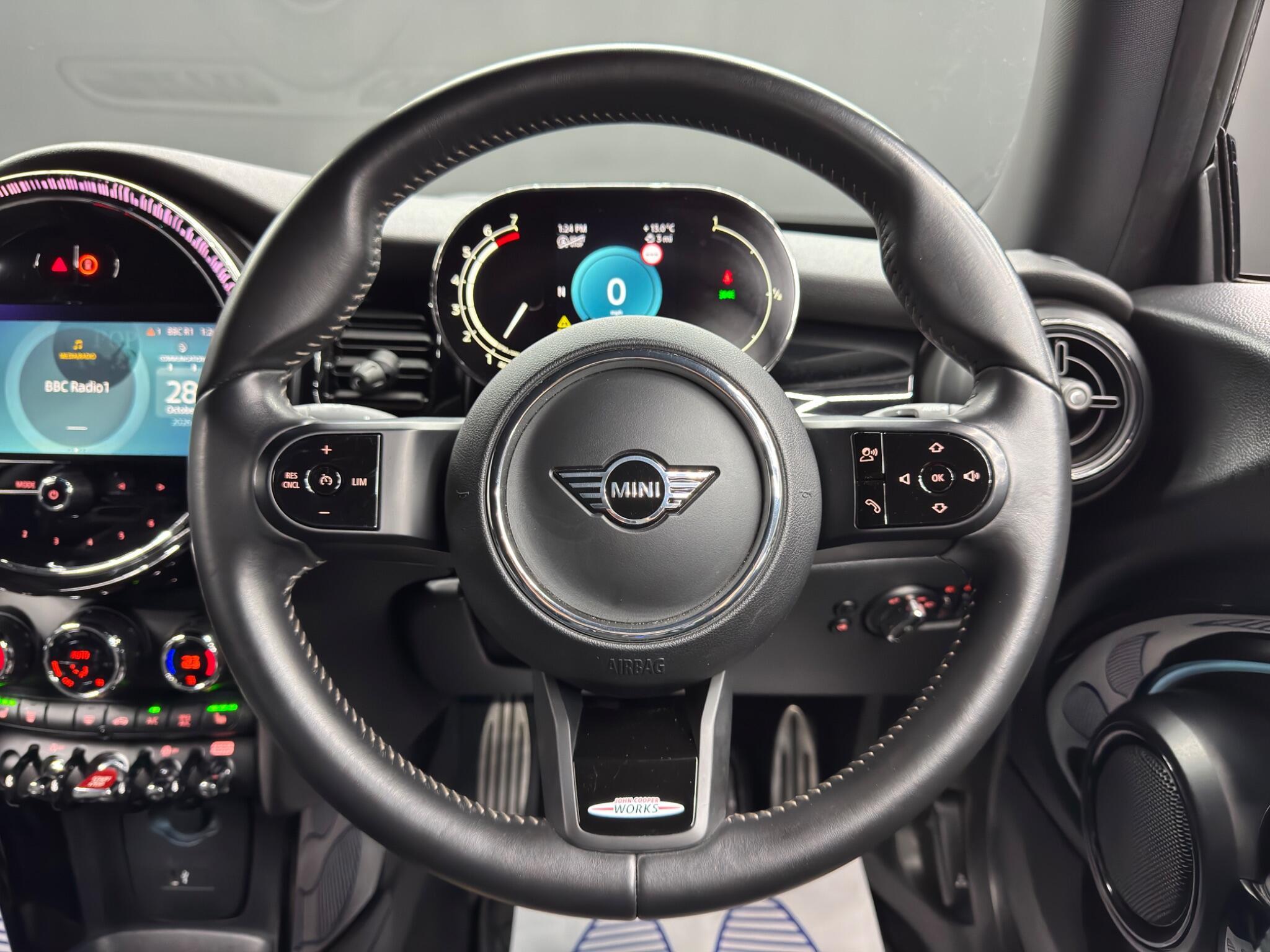 MINI Hatch - Image 18