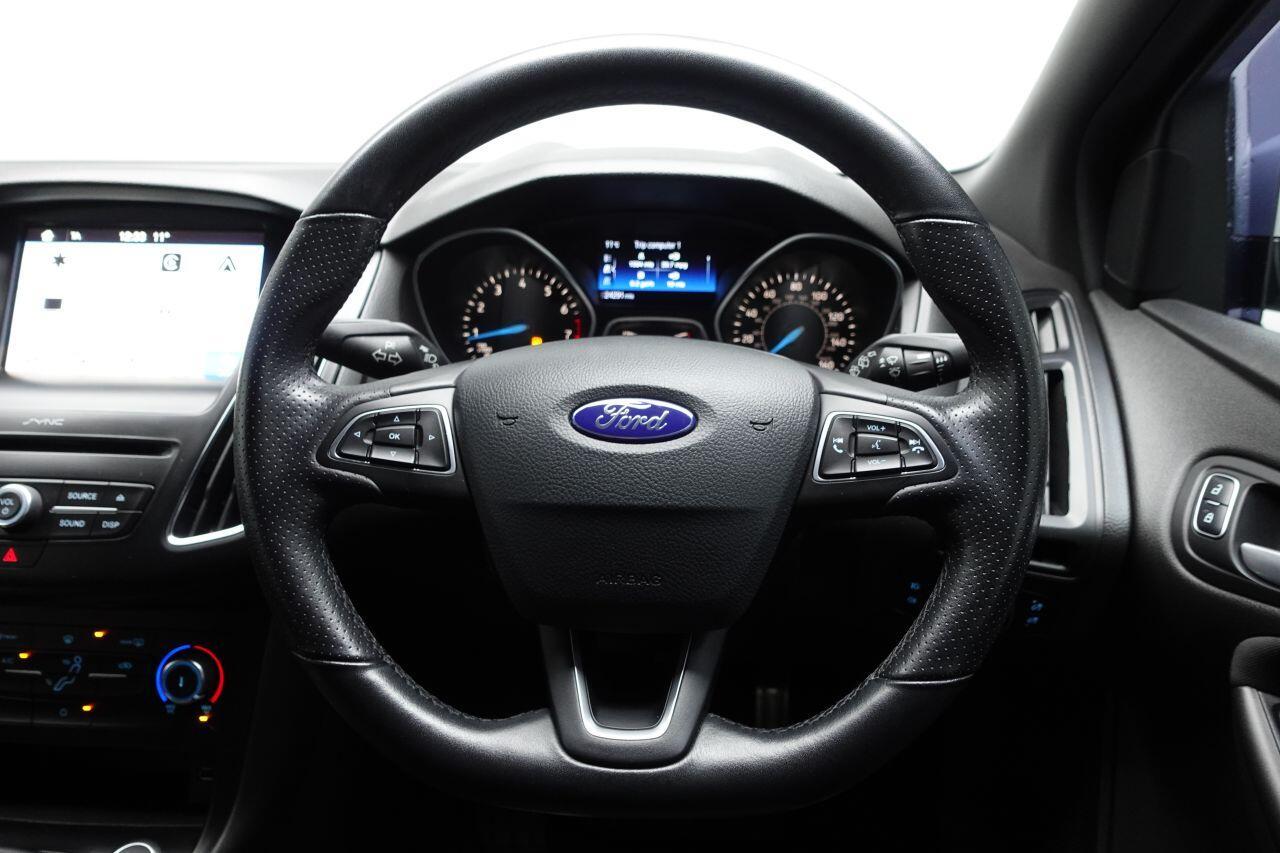 Ford Focus - Image 32