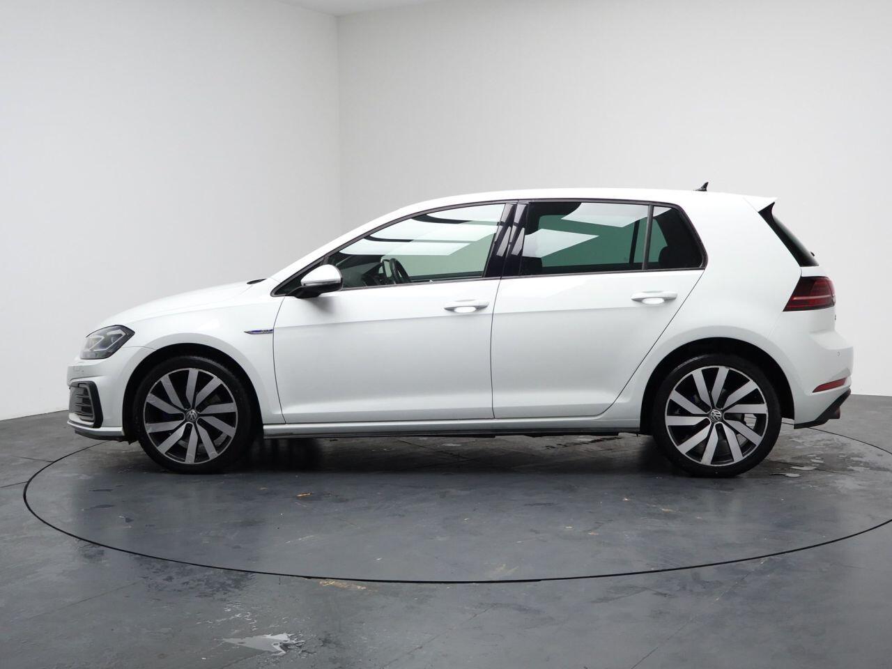 Volkswagen Golf - Image 9