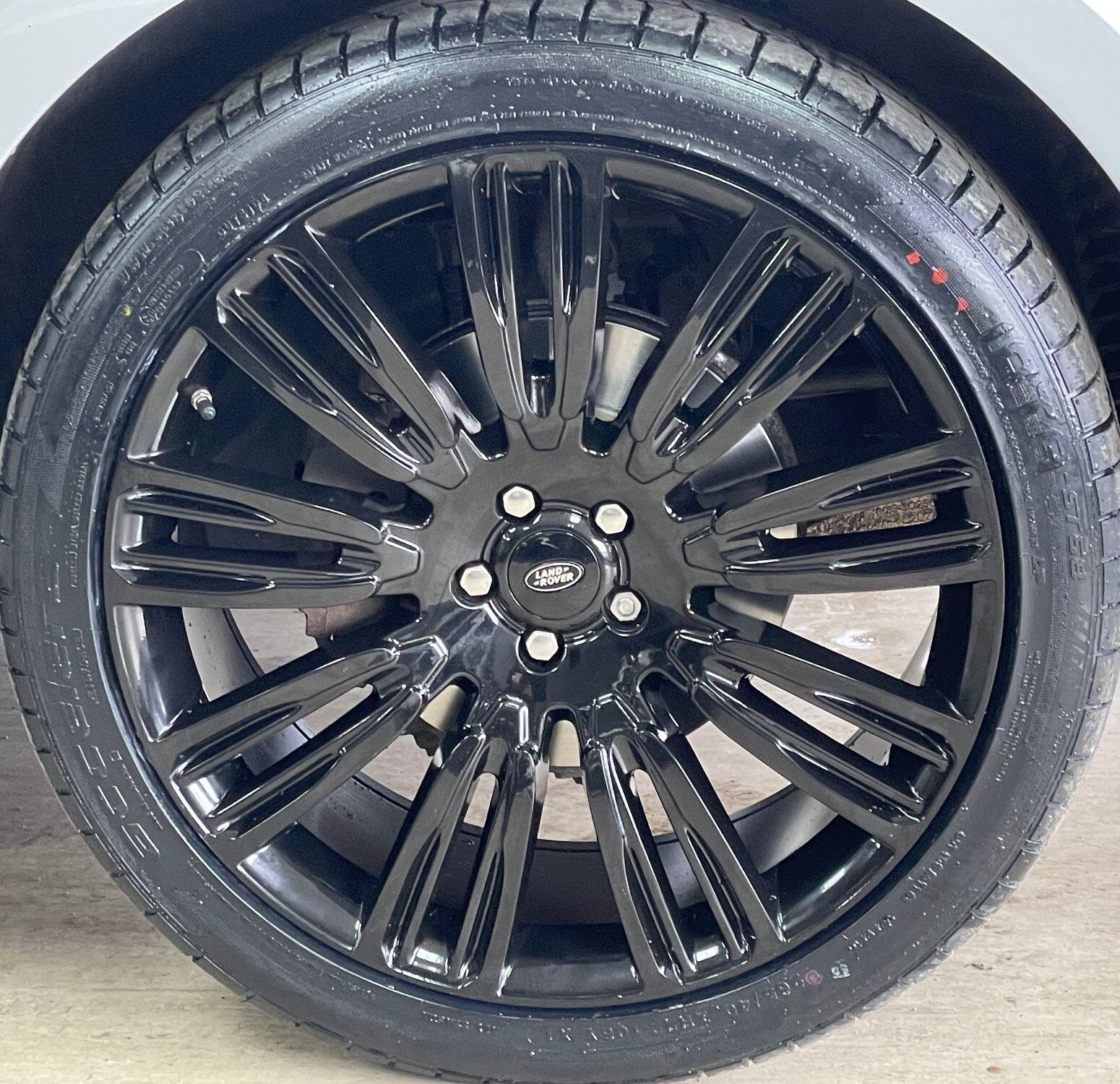 Land Rover Range Rover Velar - Image 14