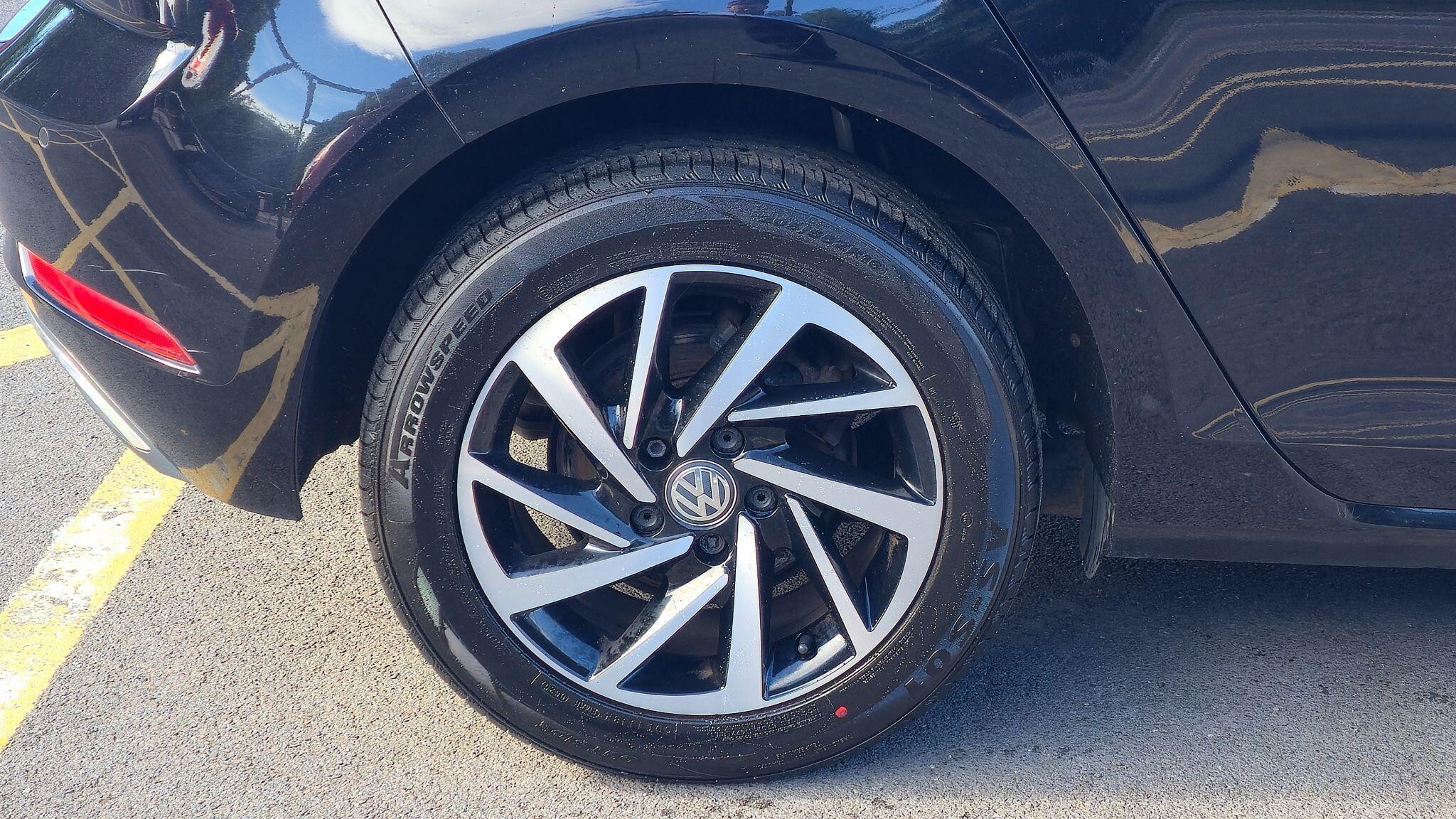 Volkswagen Golf - Image 7