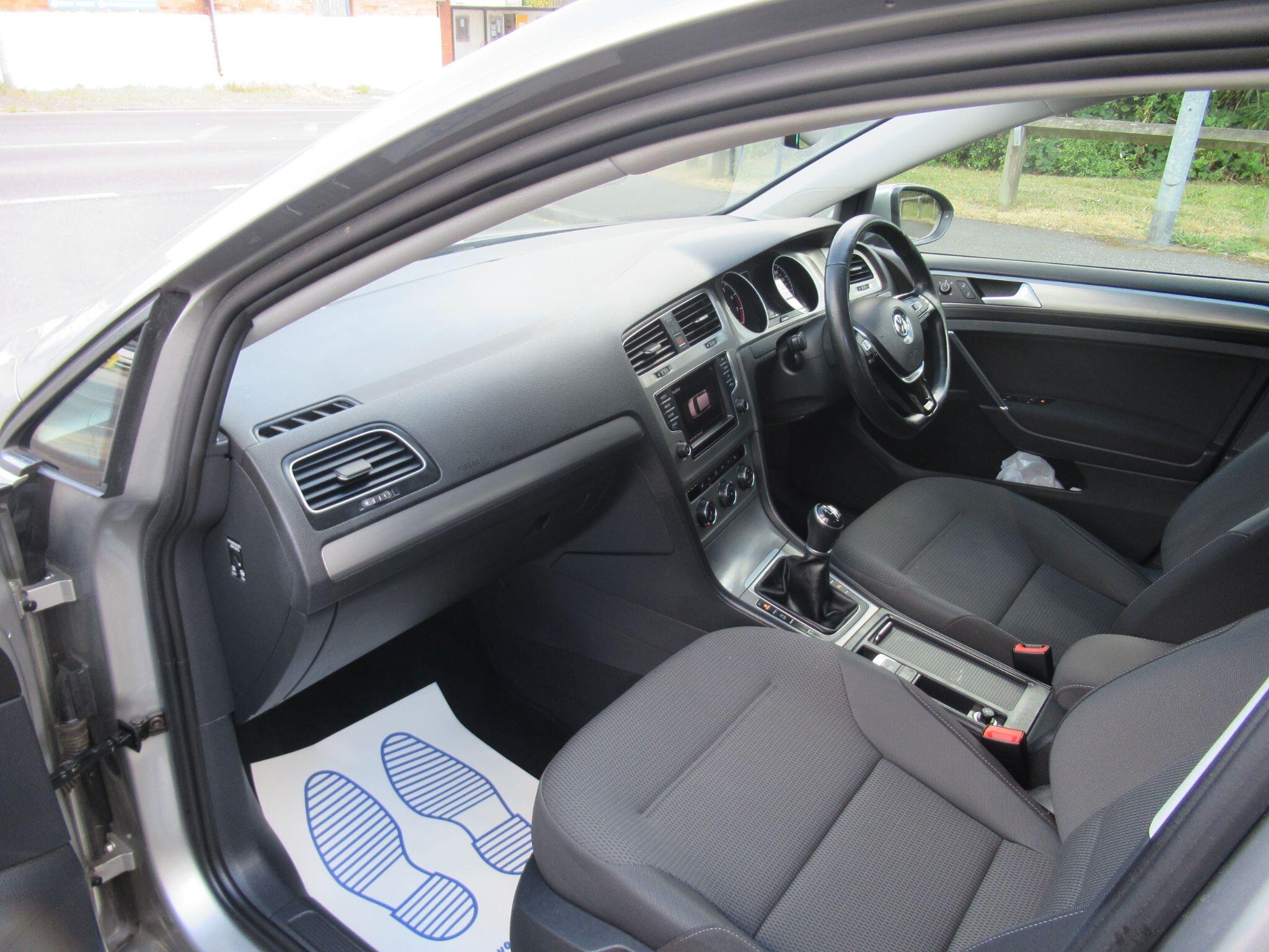 Volkswagen Golf - Image 11