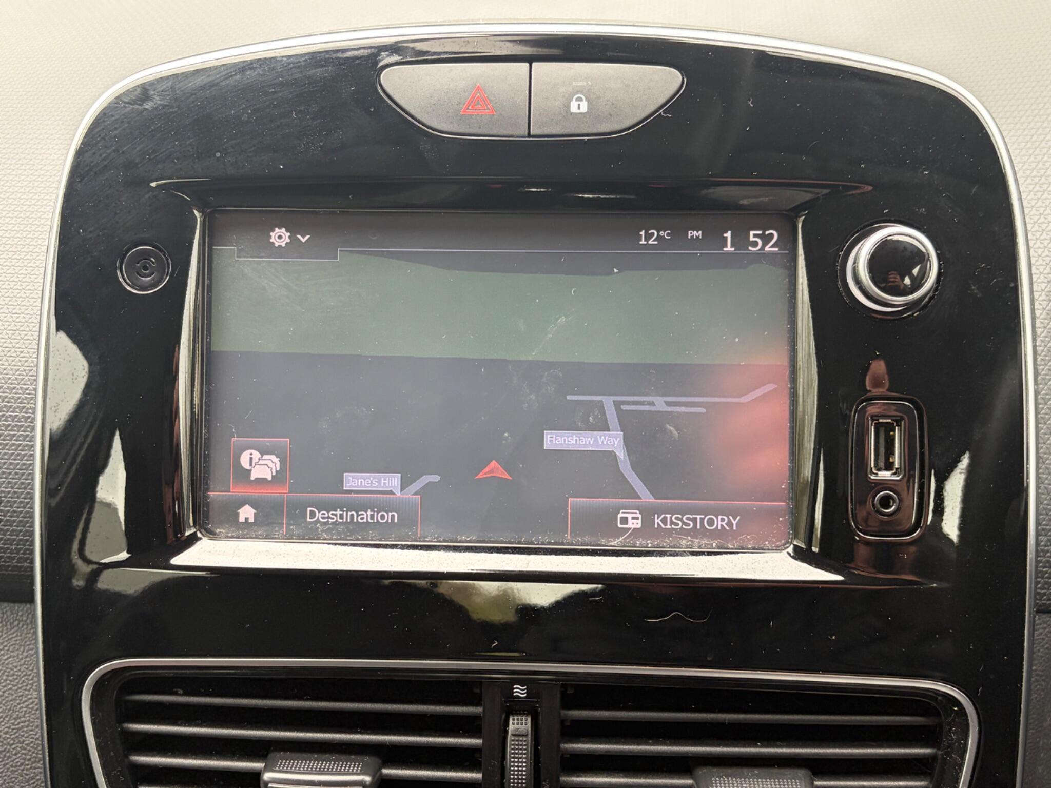 Renault Clio - Image 32