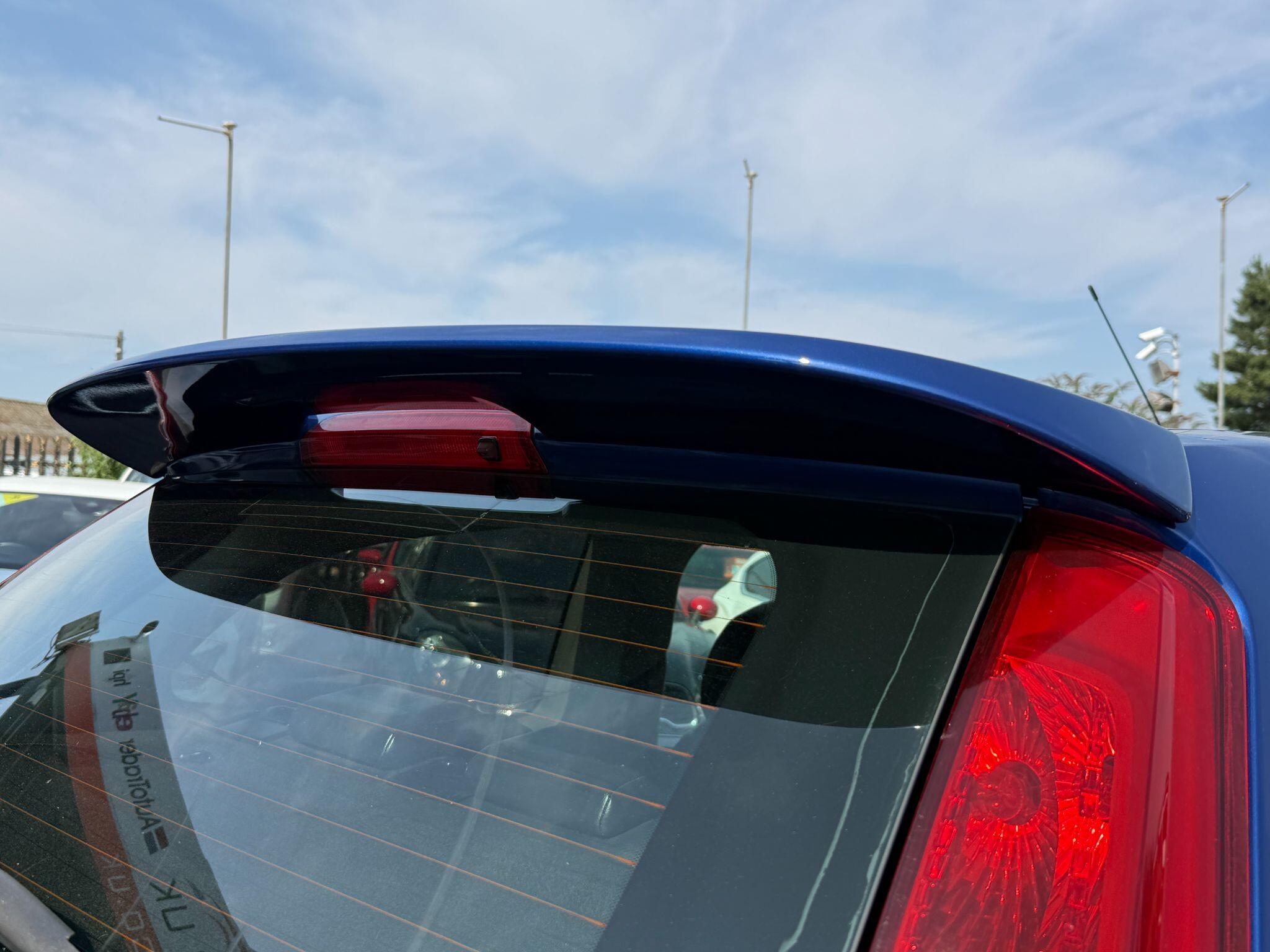 Ford Fiesta - Image 18