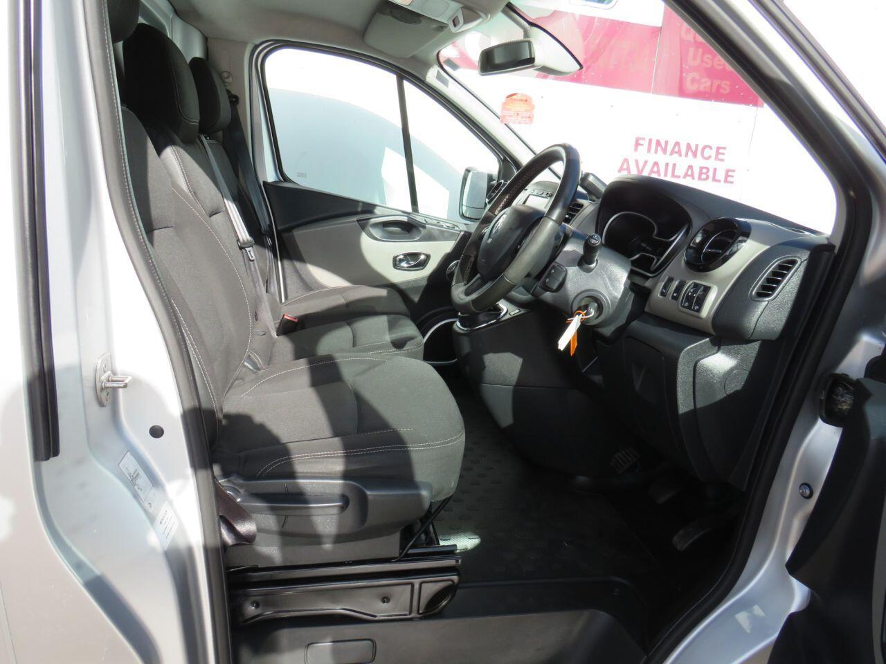 Renault Trafic - Image 6