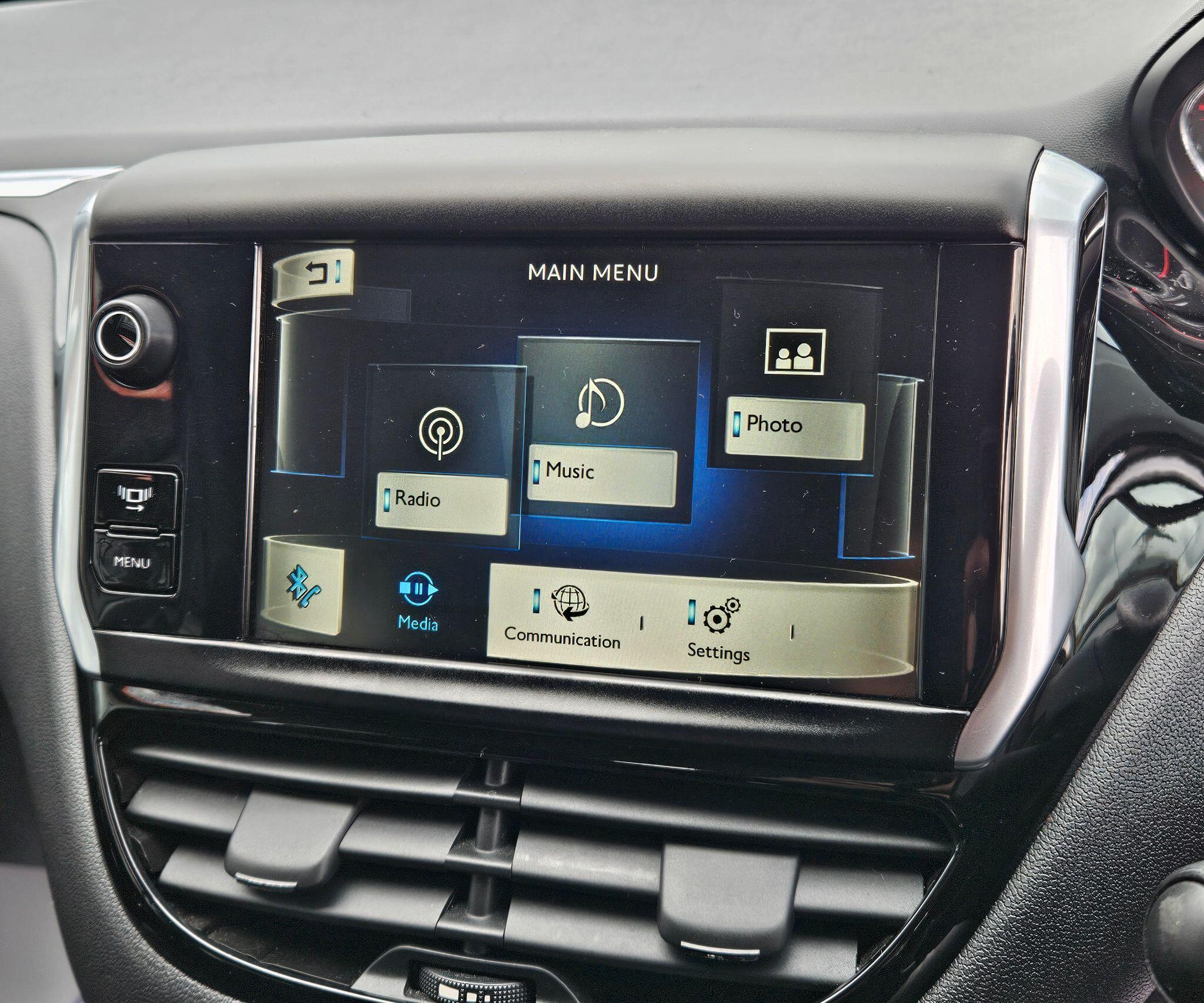 Peugeot 208 - Image 36