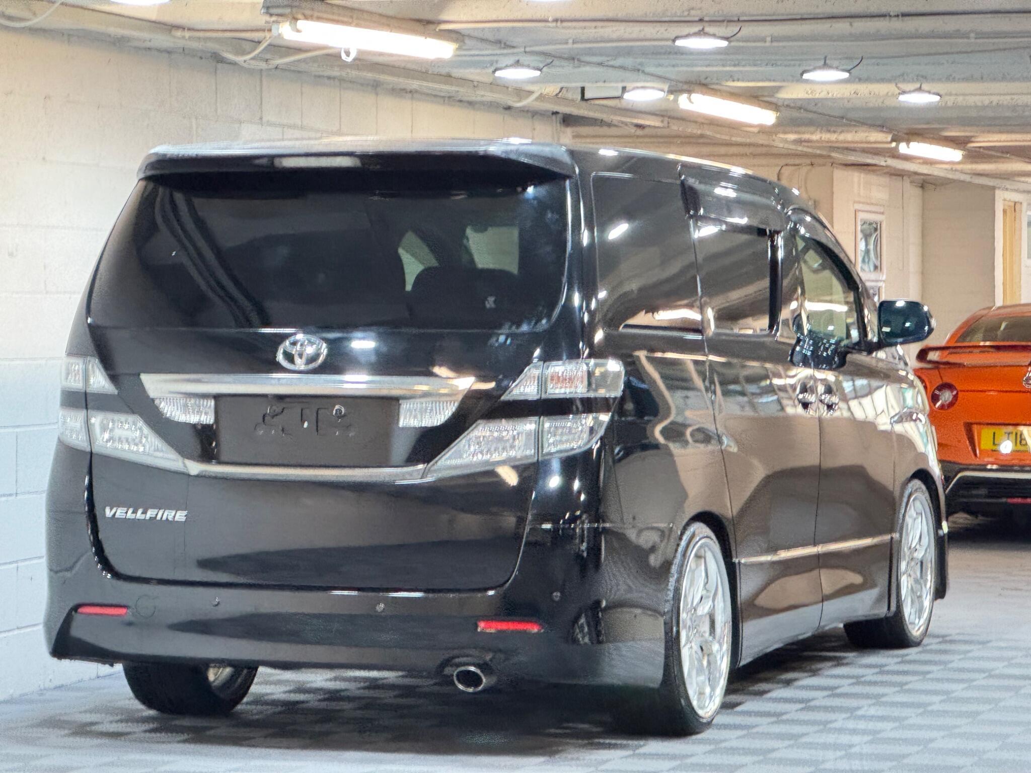 Toyota Vellfire - Image 4