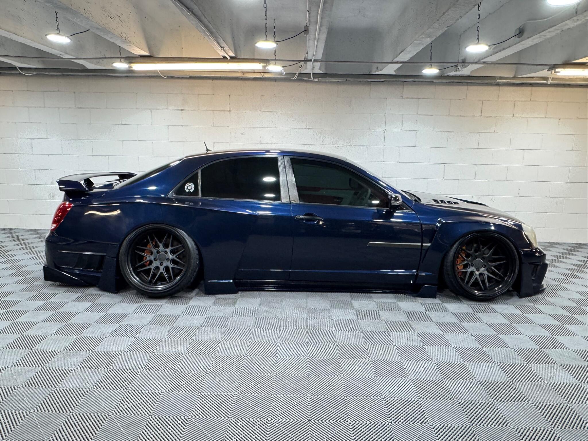 Toyota CROWN - Image 5