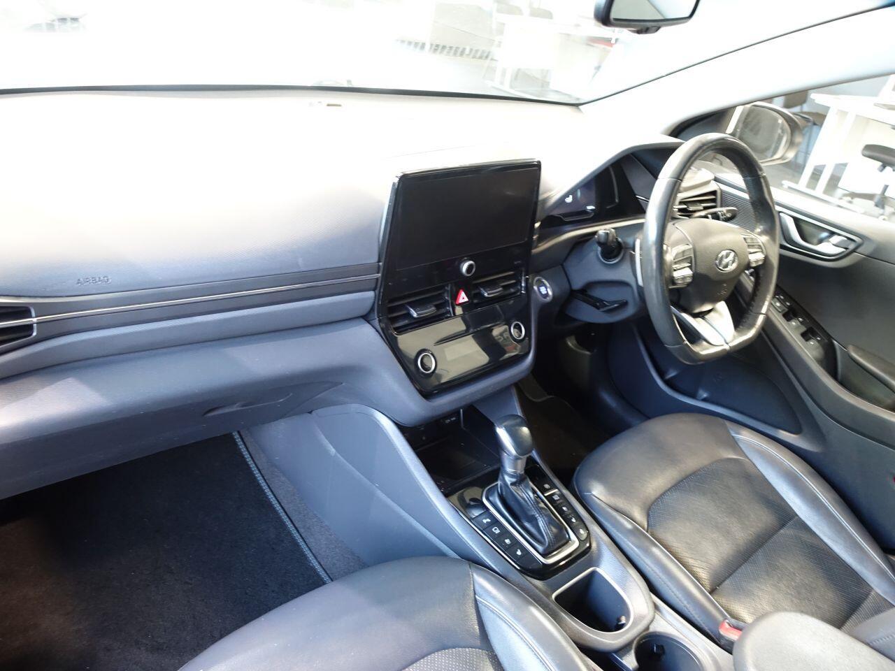 Hyundai Ioniq - Image 11
