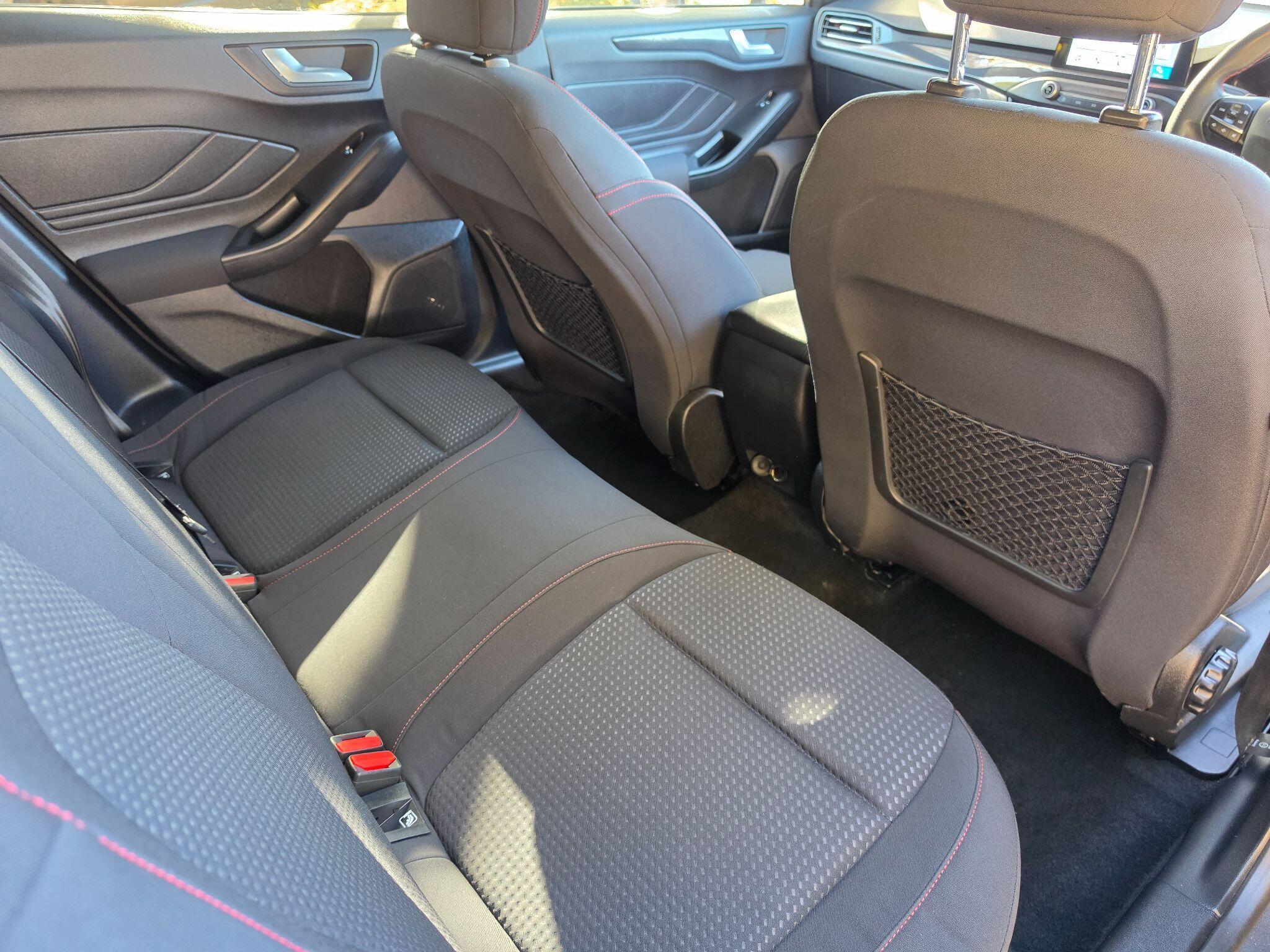 Ford Focus - Image 13