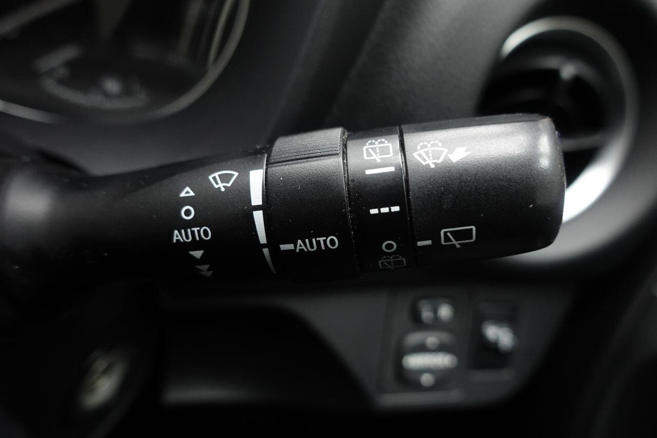 Toyota Yaris - Image 32