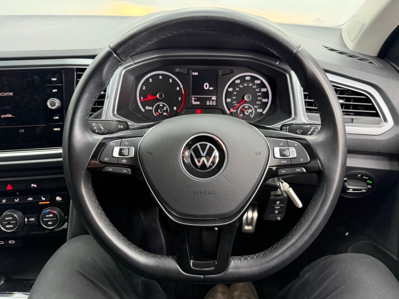 Volkswagen T-Roc - Image 27