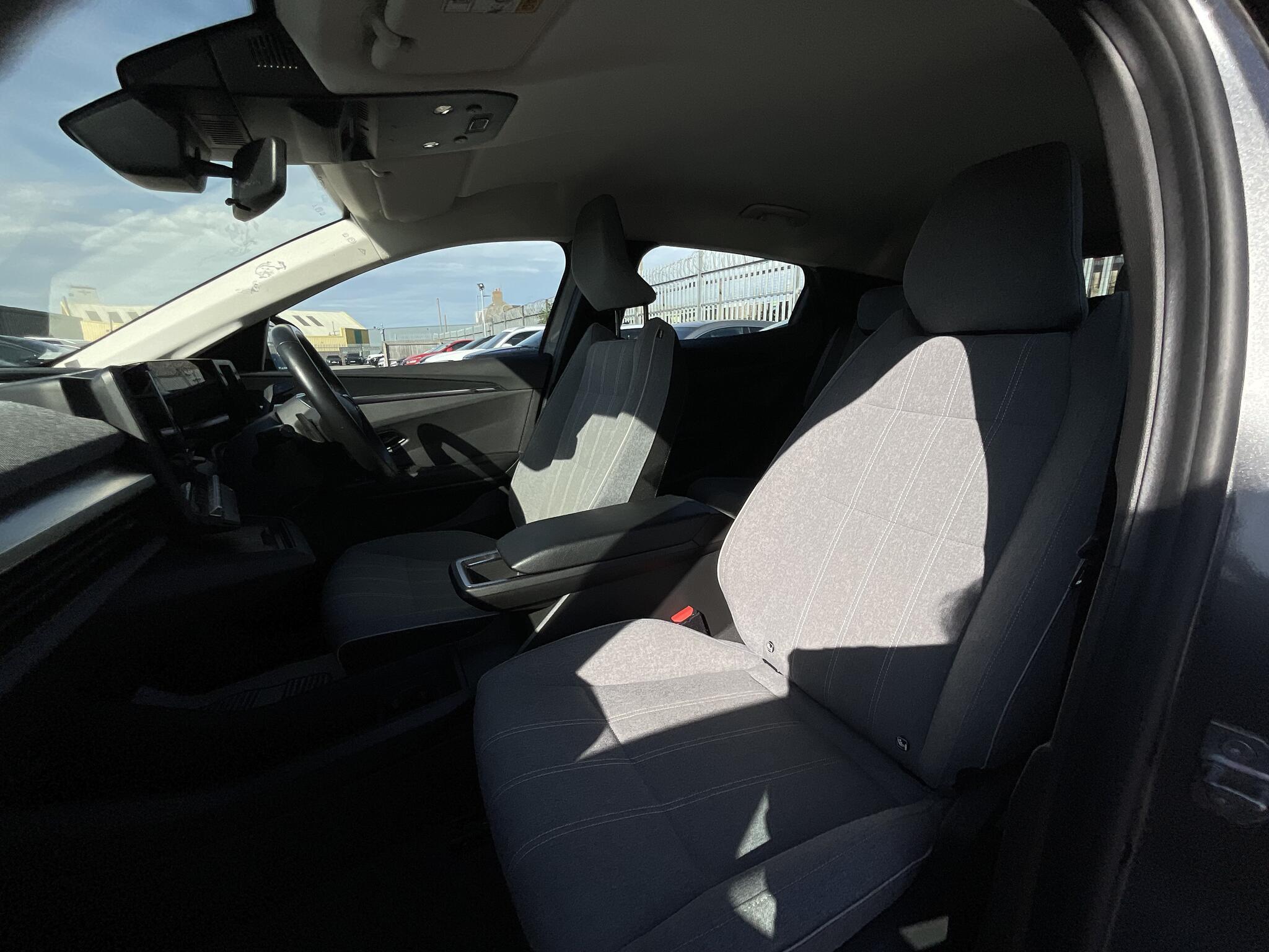 Renault Megane - Image 17